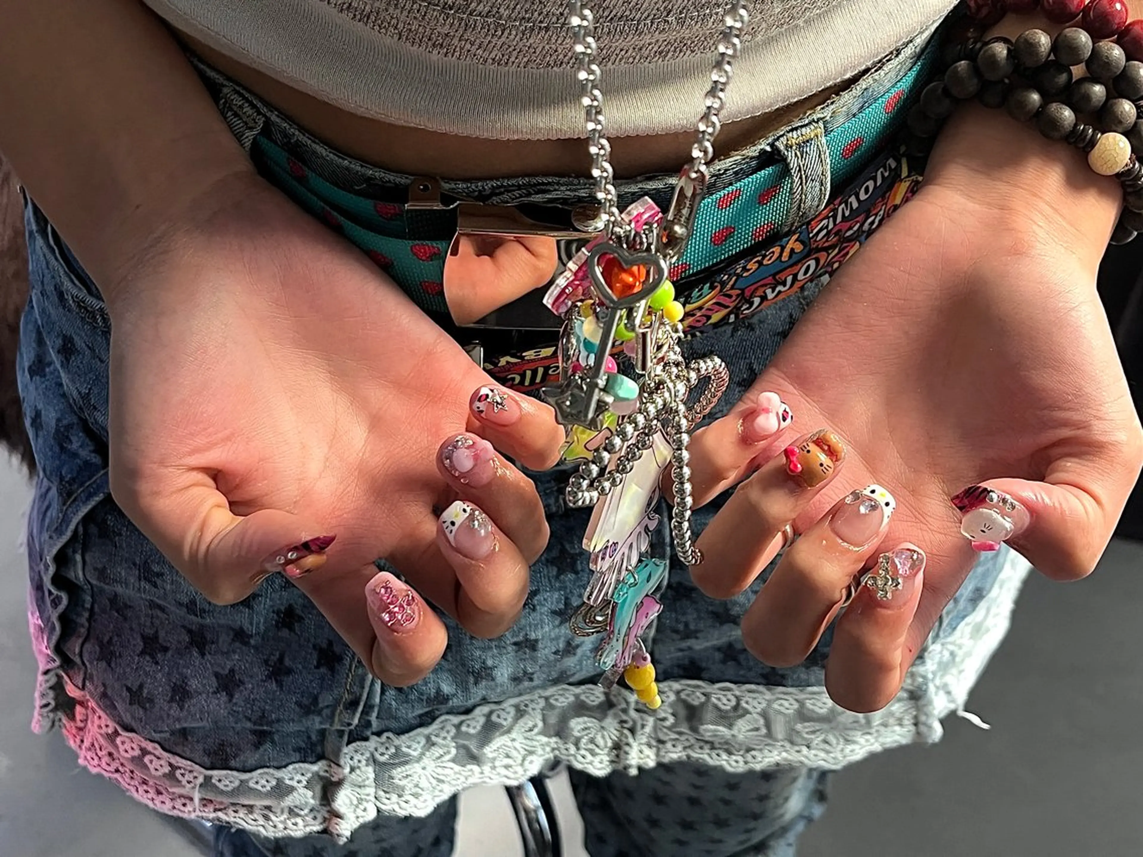 ネイル ハンドネイル アユリ リリのネイルデザイン