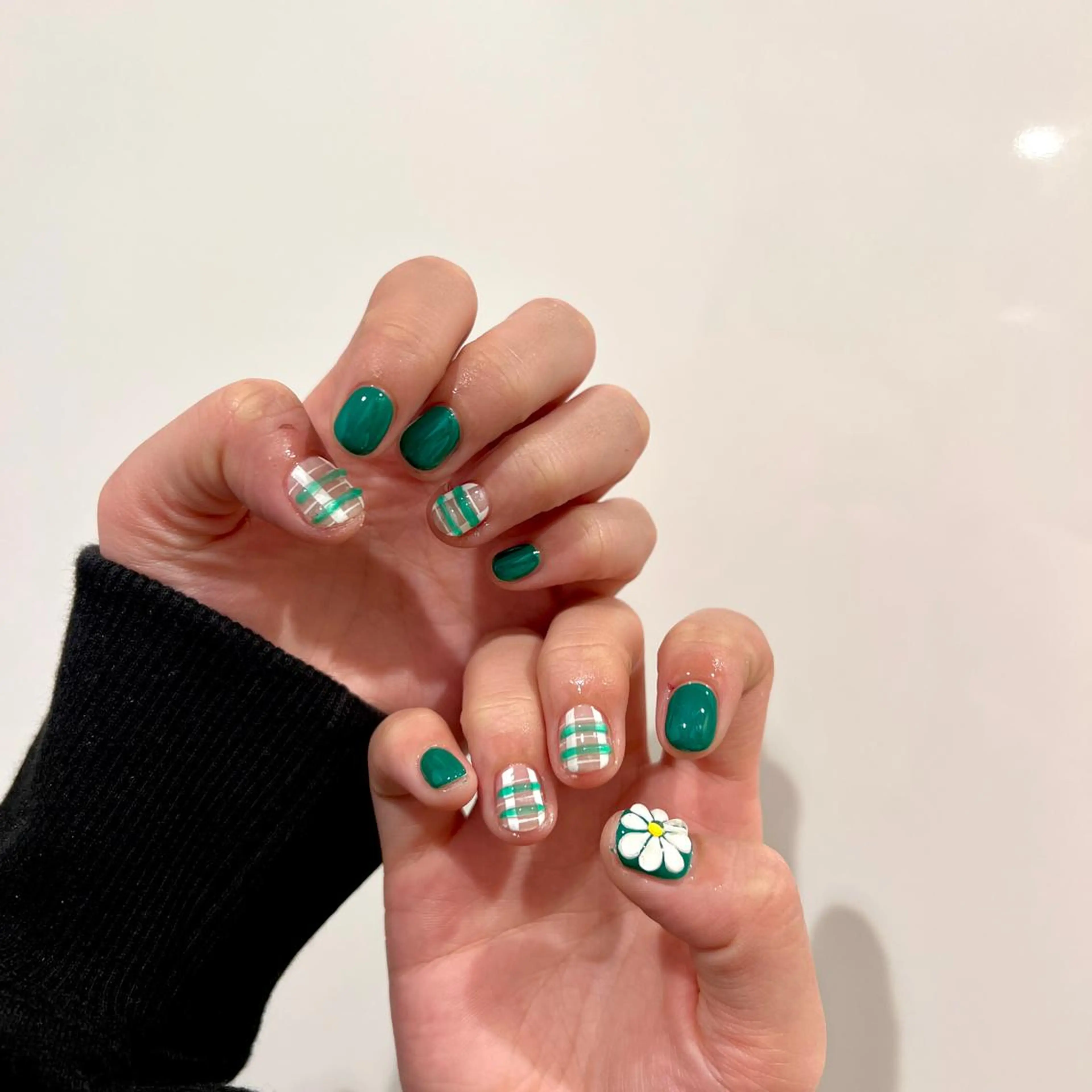 ネイル 黒葛原 めぐみのネイルデザイン