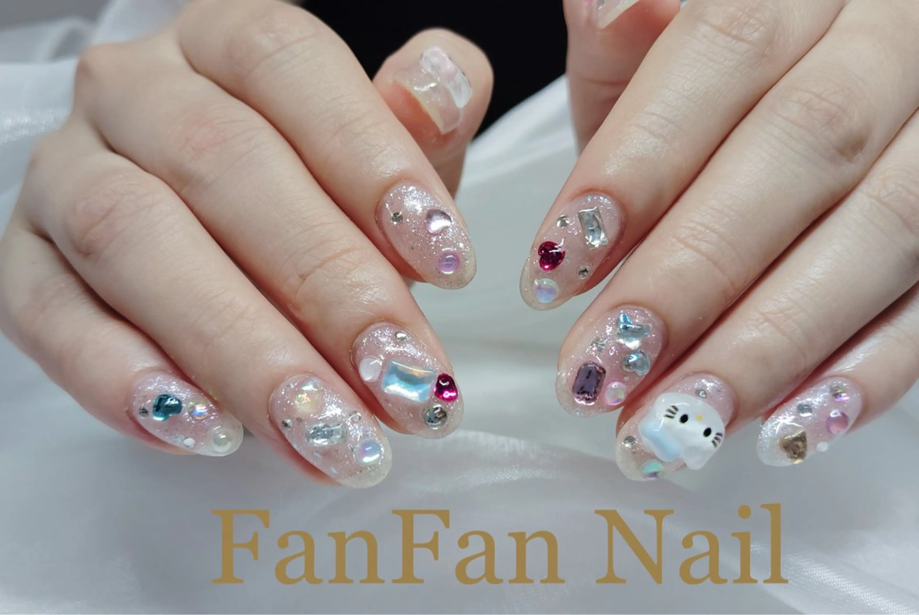 ネイル アートネイル オーロラネイル ガーリー キラキラネイル 韓国ネイル ハンドネイル KaKa FanFanNailのネイルデザイン