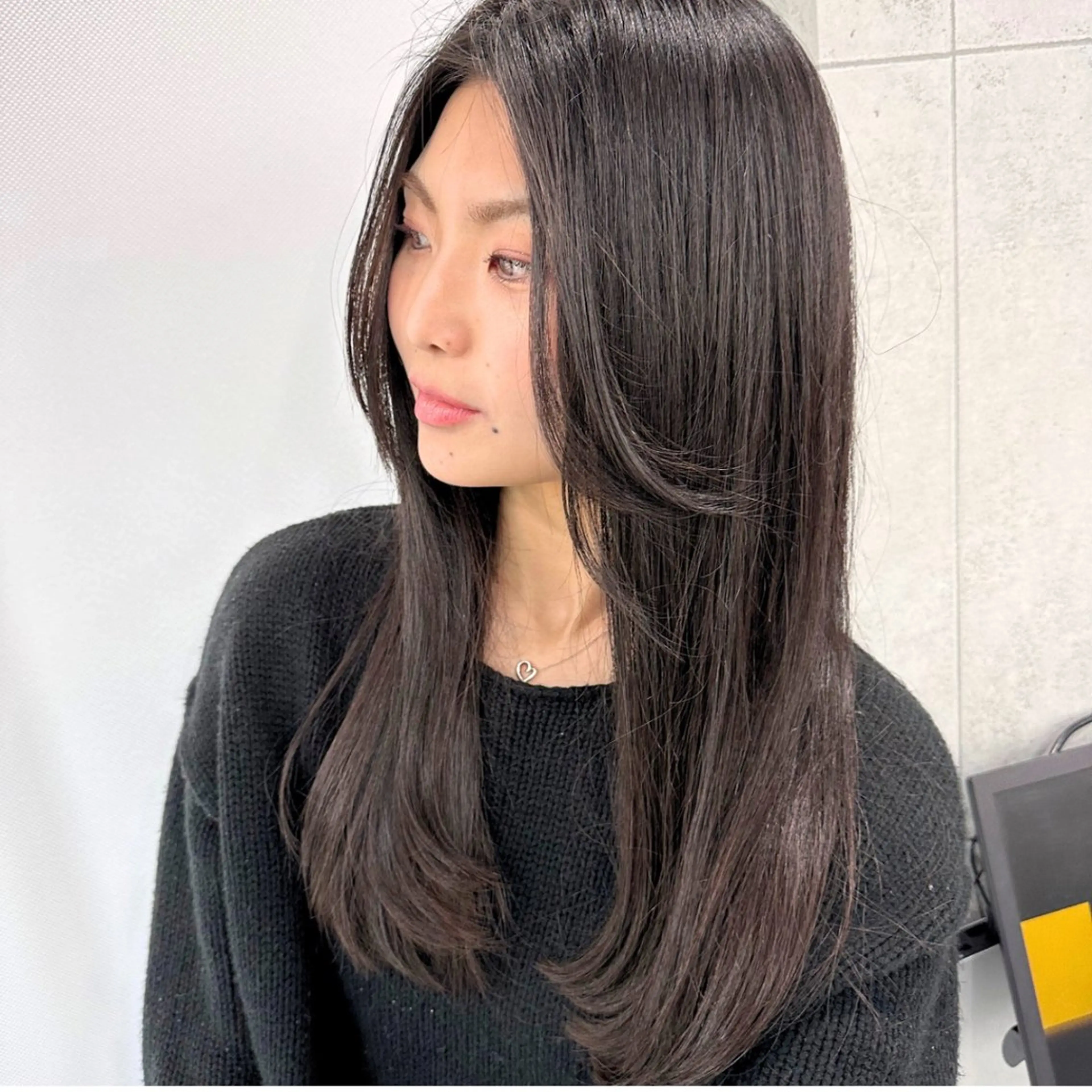 ロング ロングレイヤー 顔周りカット レイヤーカット ロング カット ヘアカラー Endearing 銀座/レイヤーカットのヘアスタイル