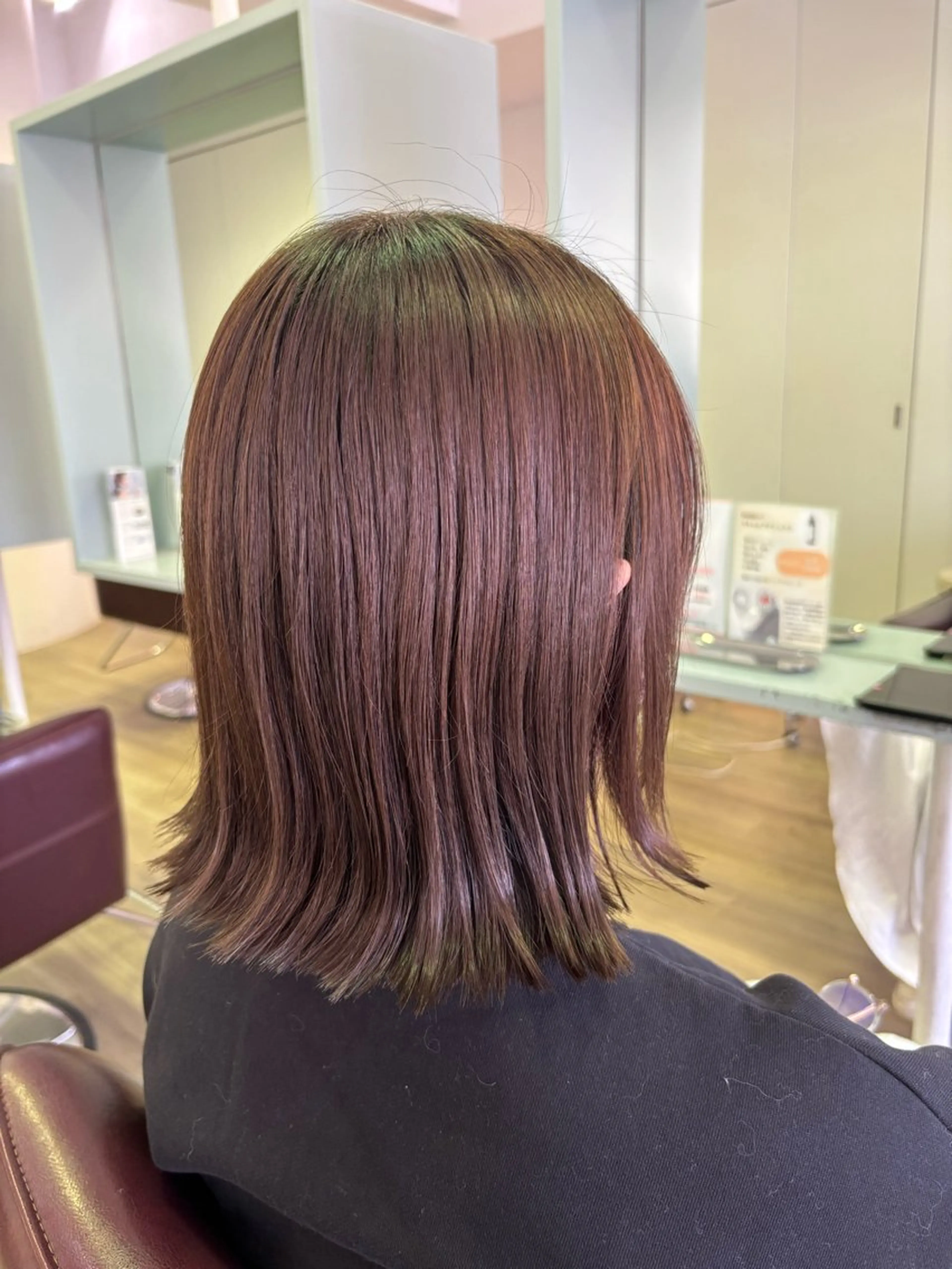 ミディアム ボブ 外ハネヘア 岡本 紗依のヘアスタイル