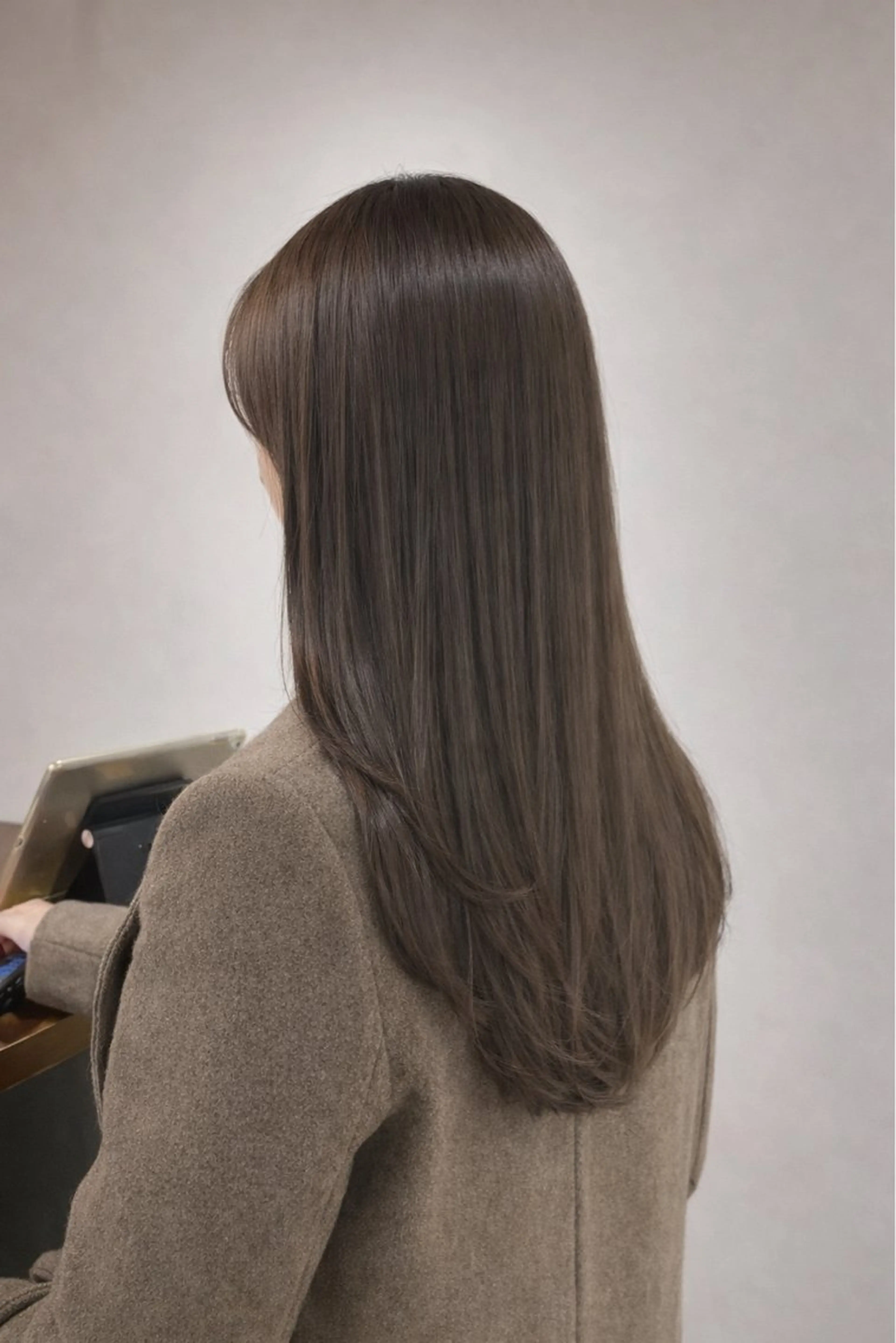 ロング カラー ベージュカラー オリーブベージュ レイヤーカット カット ヘアカラー トリートメント Lien所属・marika/レイヤ ー/ヘッドスパのヘアスタイル