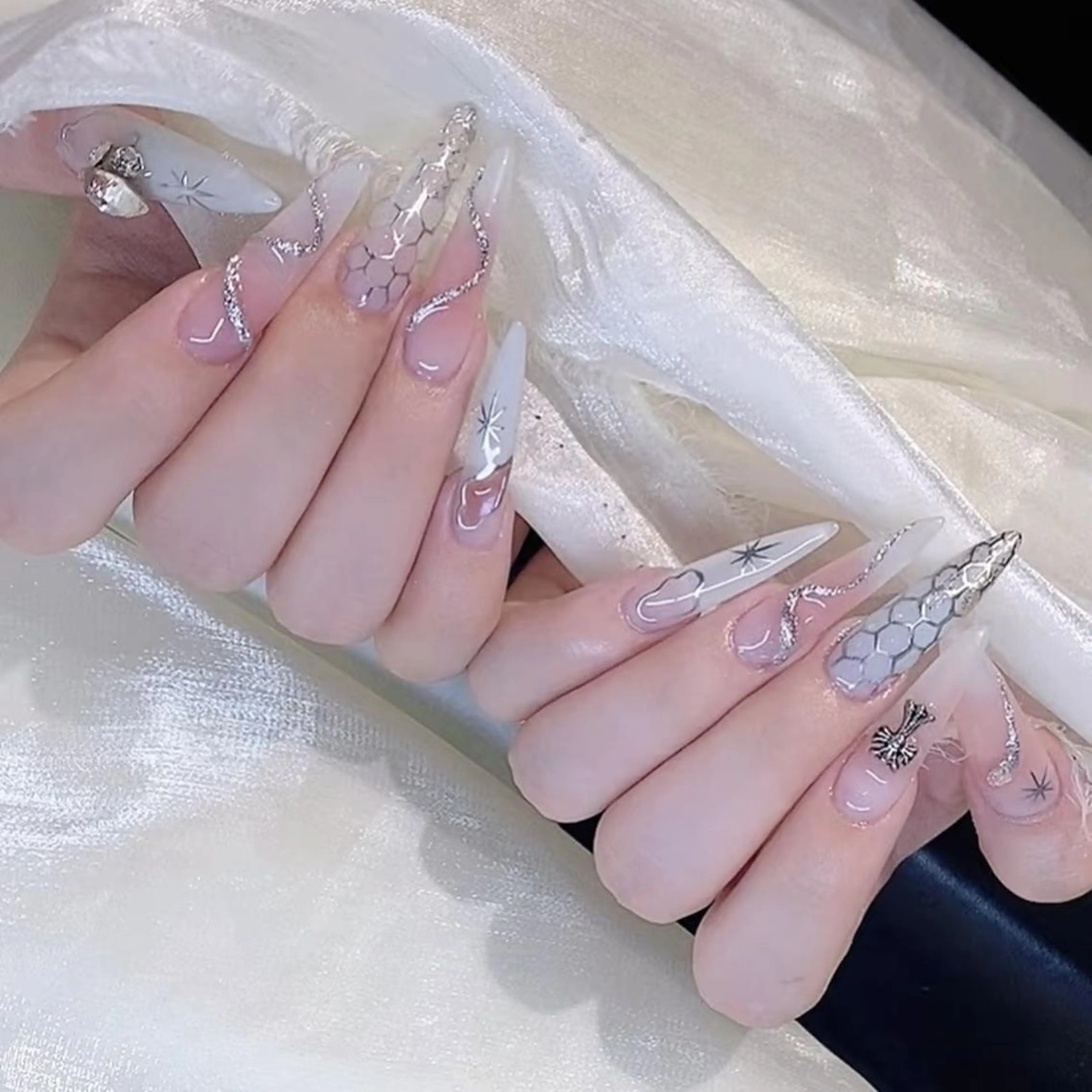 ネイル ハンドネイル ハンドケア DEMAIN- 🌹のネイルデザイン