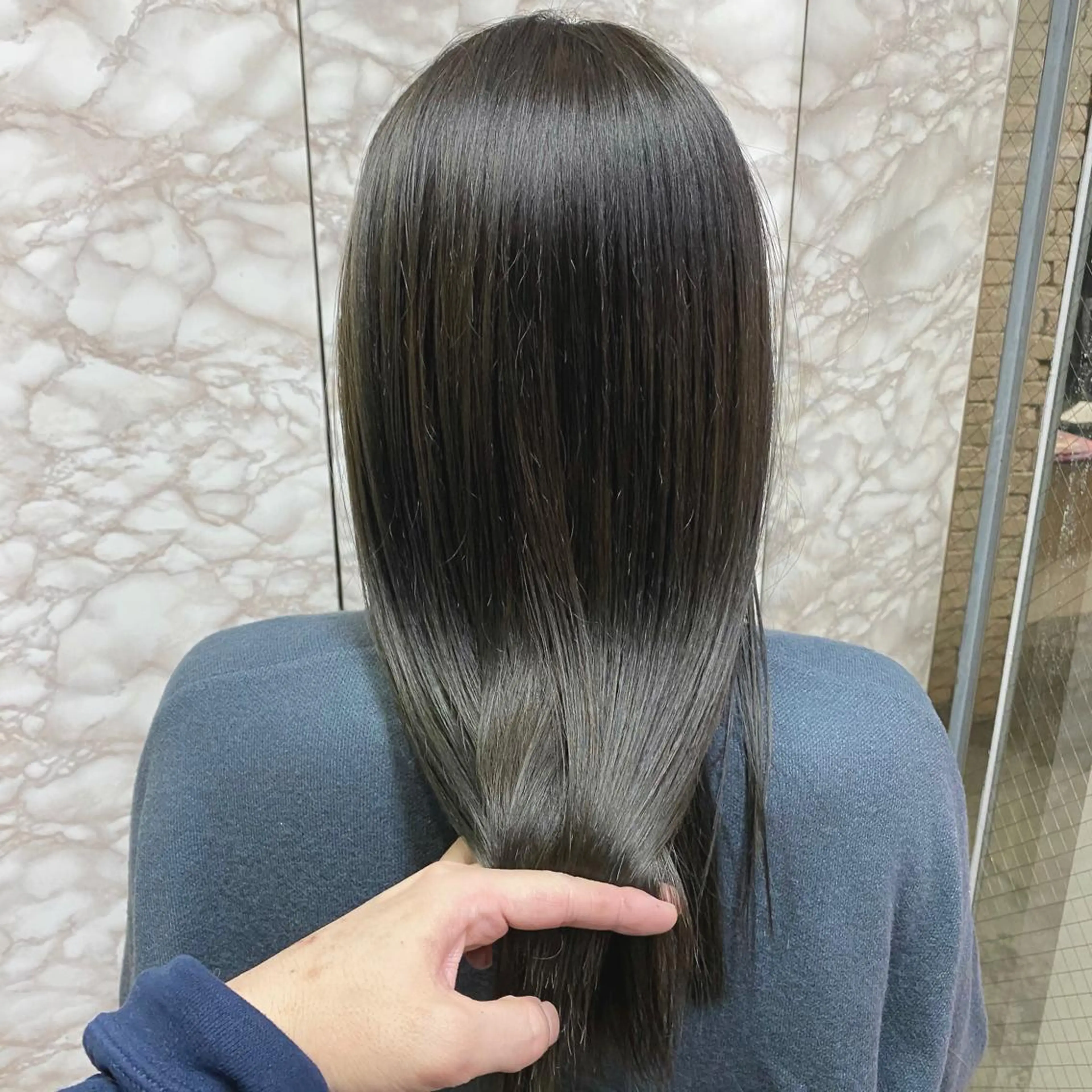 セミロング 髪質改善 トリートメント 酸熱トリートメント ヘアカラー トリートメント Steelo  渋谷所属・✴︎赤み除去カラー daichi✴︎のヘアスタイル