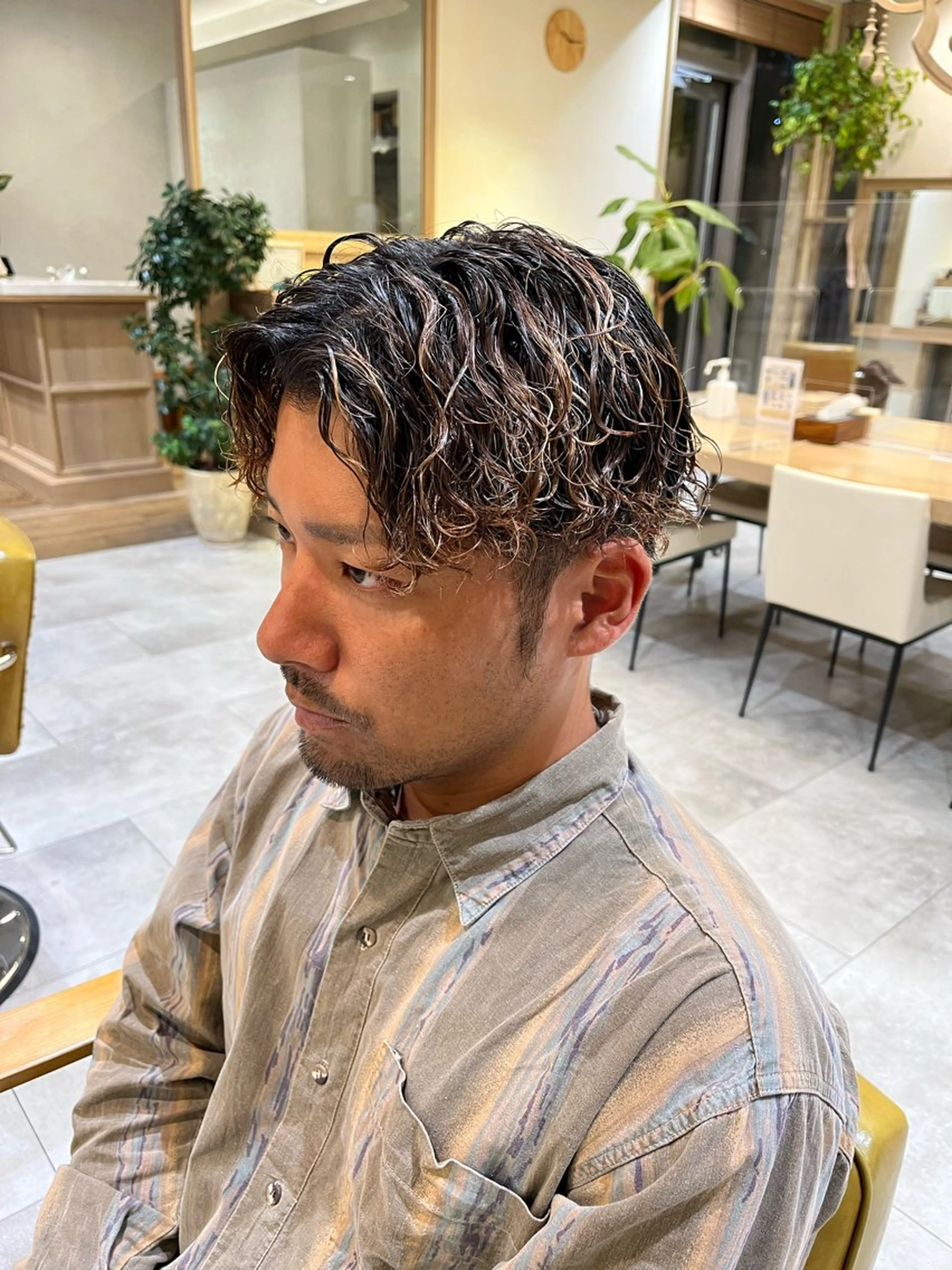 ショート カラー パーマ メンズ メンズブリーチ メンズハイライト メンズパーマ ブリーチ ハイライトカラー カット パーマ CANAAN hair salon 表参道店所属・🌿‬ナチュラルヘア /パーマ/蒼真🍃のヘアスタイル