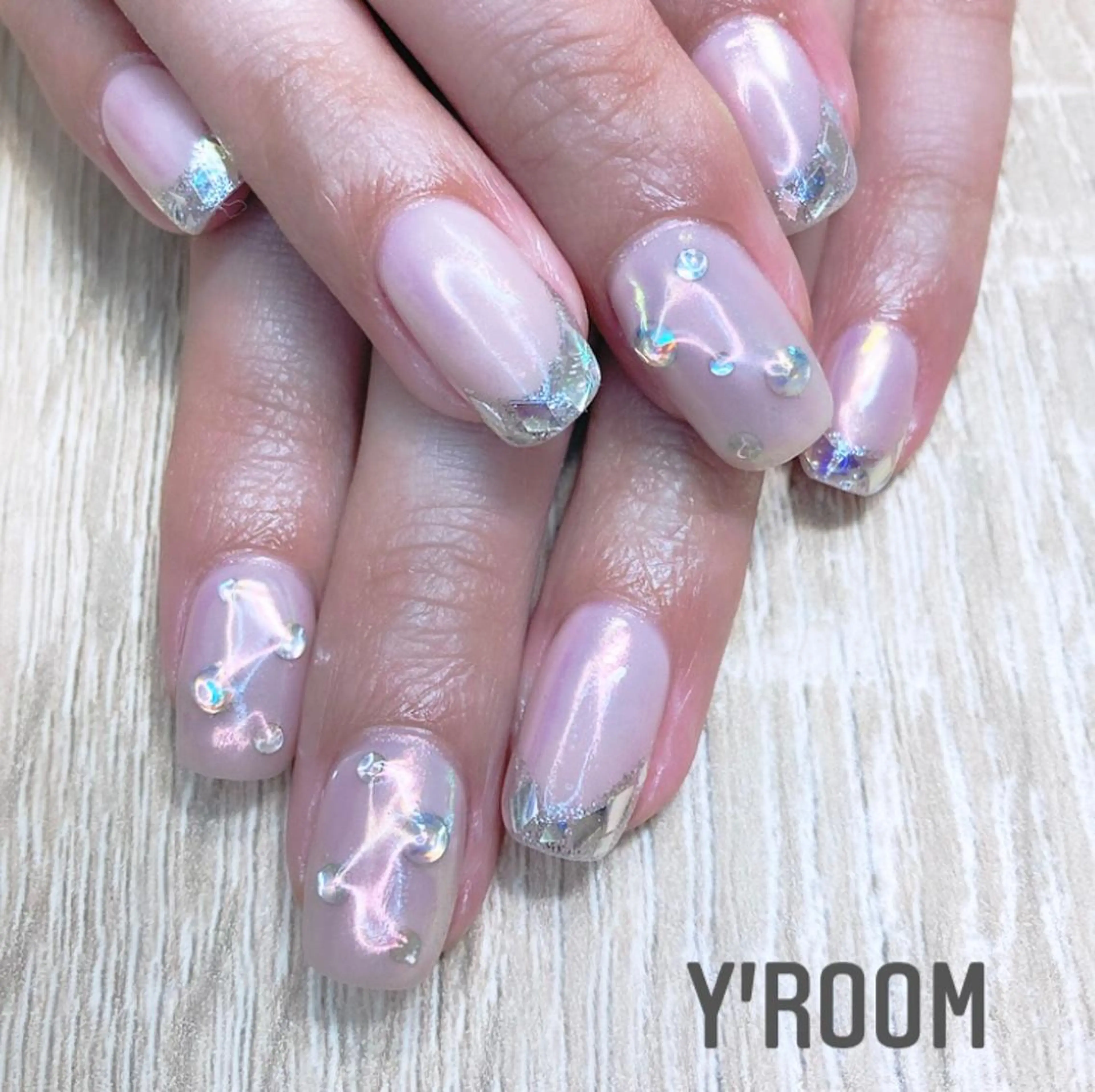 ネイル オーロラネイル フラッシュネイル フットネイル フレンチネイル ジェルネイル YUKA （ネイリスト）のネイルデザイン