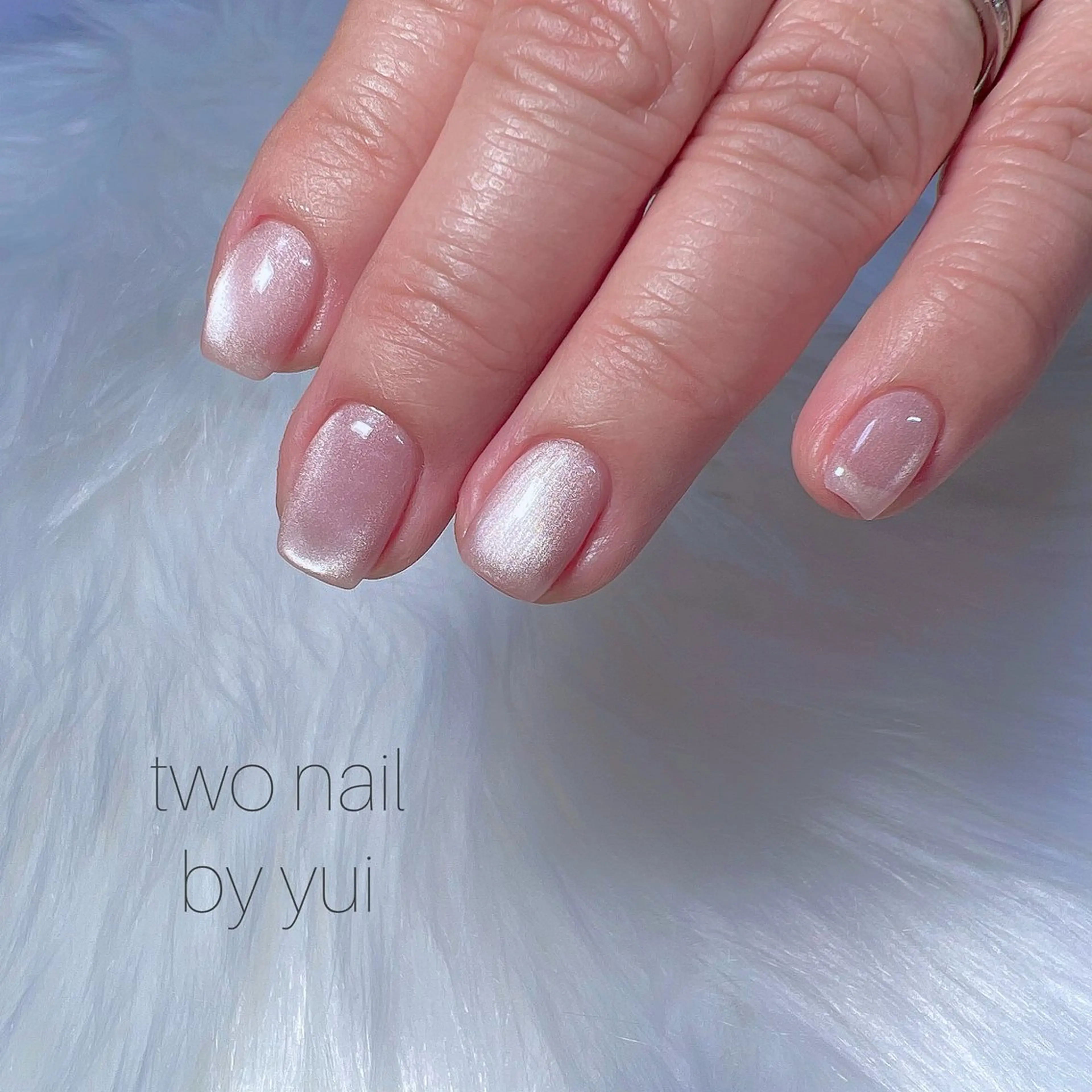 ネイル キラキラネイル マグネットネイル ネイルチップ ホワイト ハンドネイル two nailのネイルデザイン