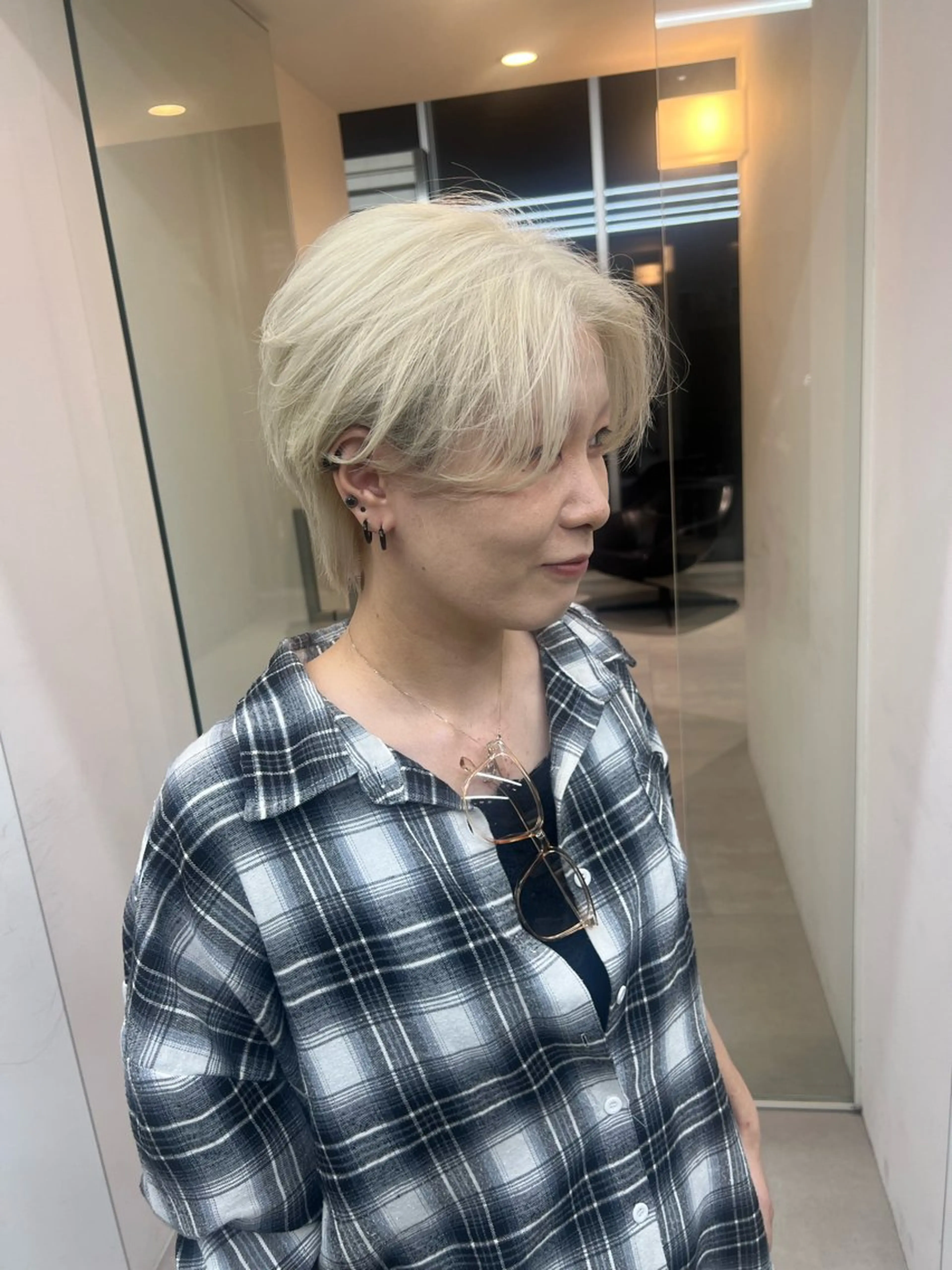 ショート カラー ハンサムショート ブリーチ レイヤーカット ショートヘア カット ヘアカラー トリートメント 吉沢遣人/レイヤー 艶カラー/パーマのヘアスタイル