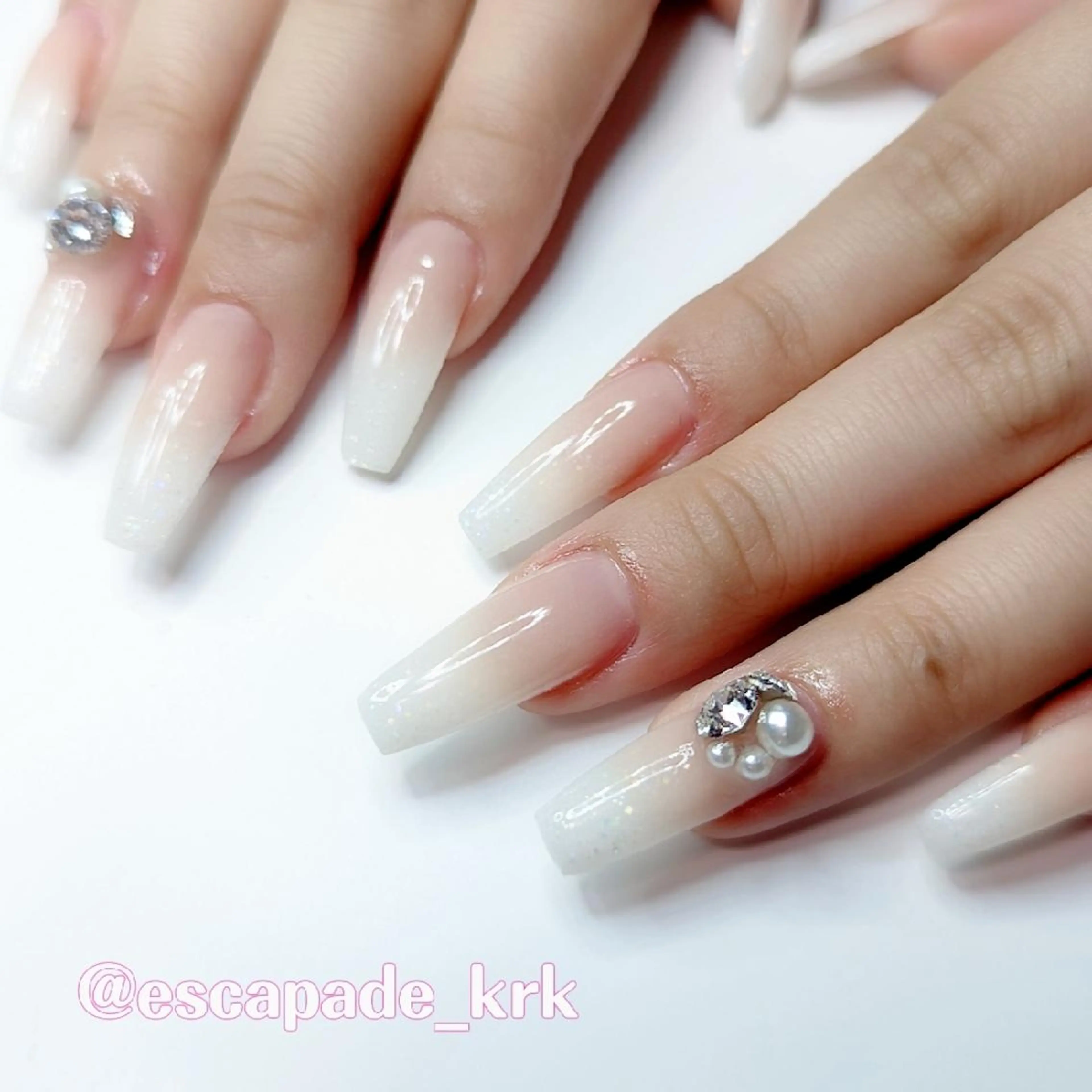 ミディアム ネイル ハンドネイル クロキ 。のネイルデザイン