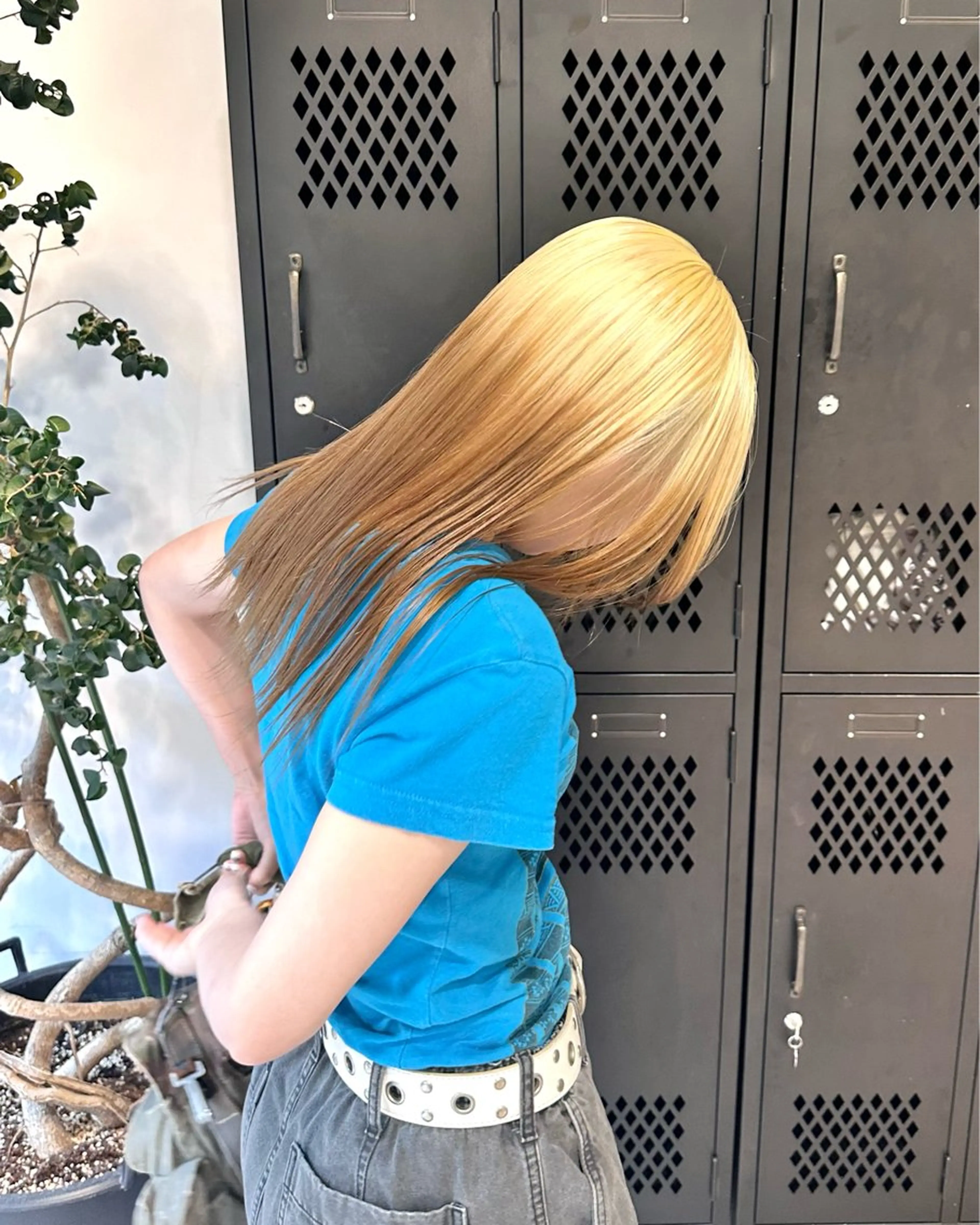 セミロング ヘアカラー トリートメント 抜きっぱなしブロンド ササキカズマのヘアスタイル