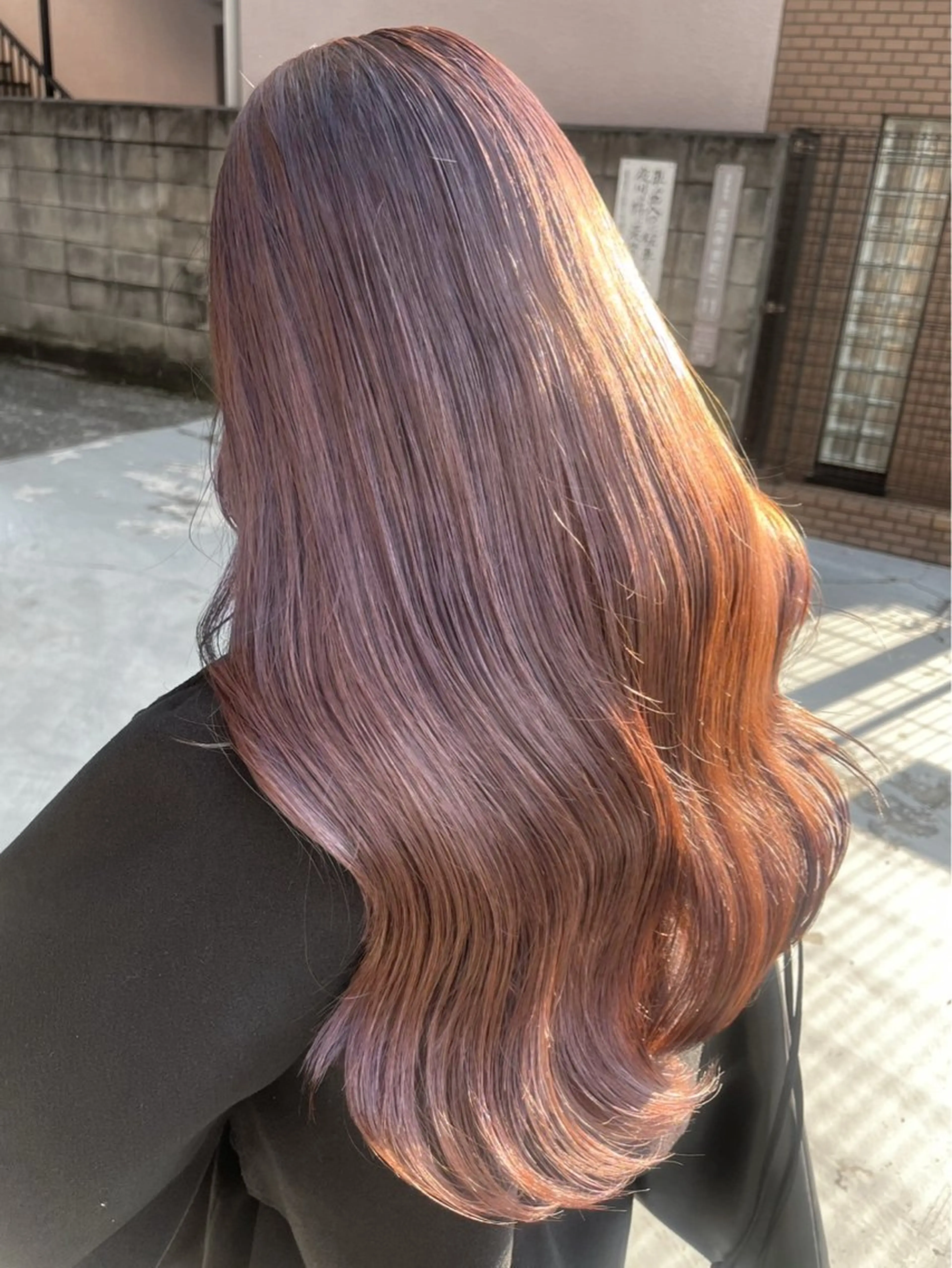 ロング カラー バレイヤージュ ブリーチ ボルドーカラー ケアブリーチ イヤリングカラー カット ヘアカラー トリートメント ハイトーン/韓国風/ 艶髪/吉祥寺のヘアスタイル