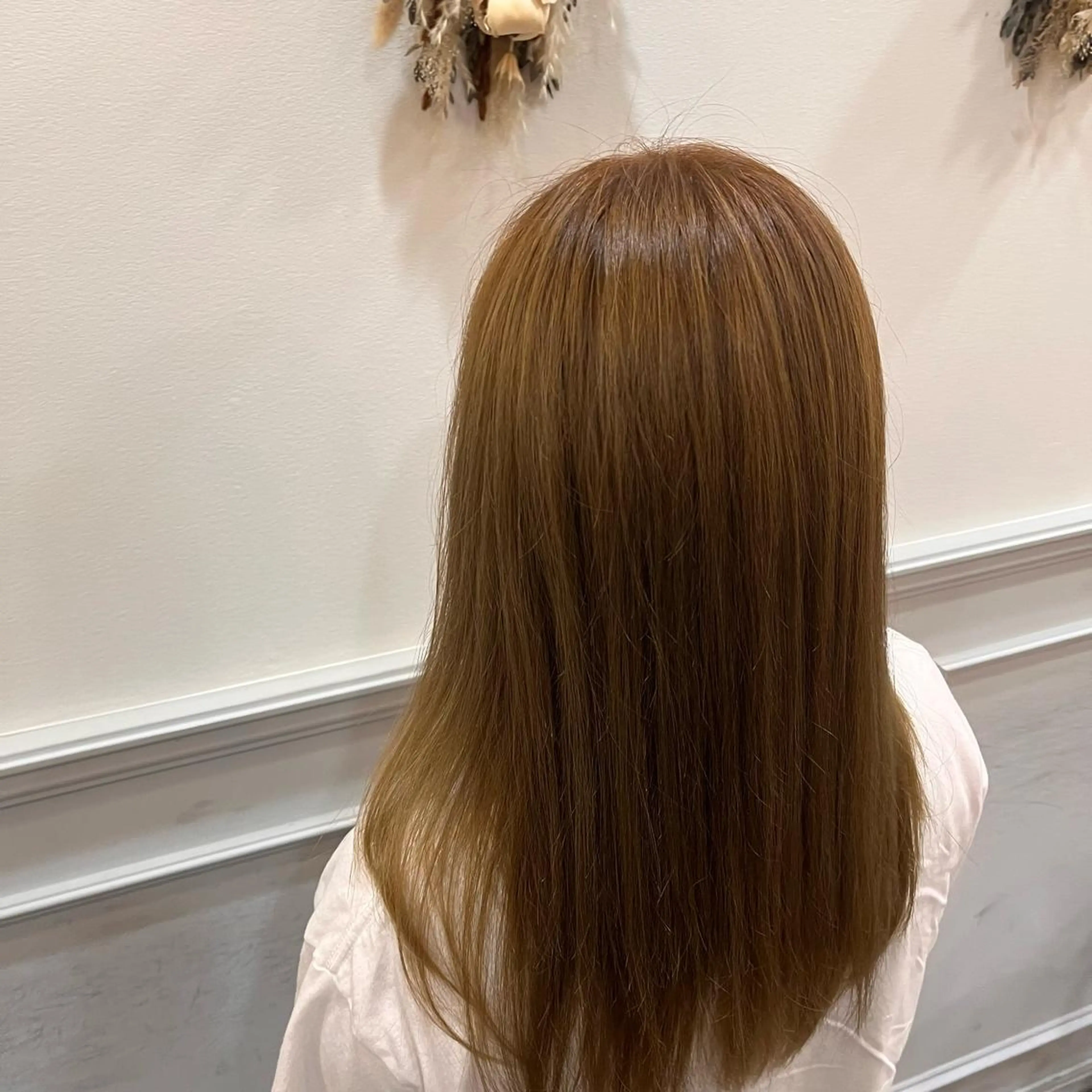 セミロング カラー ブリーチ ブリーチなしカラー よしだ しおりのヘアスタイル