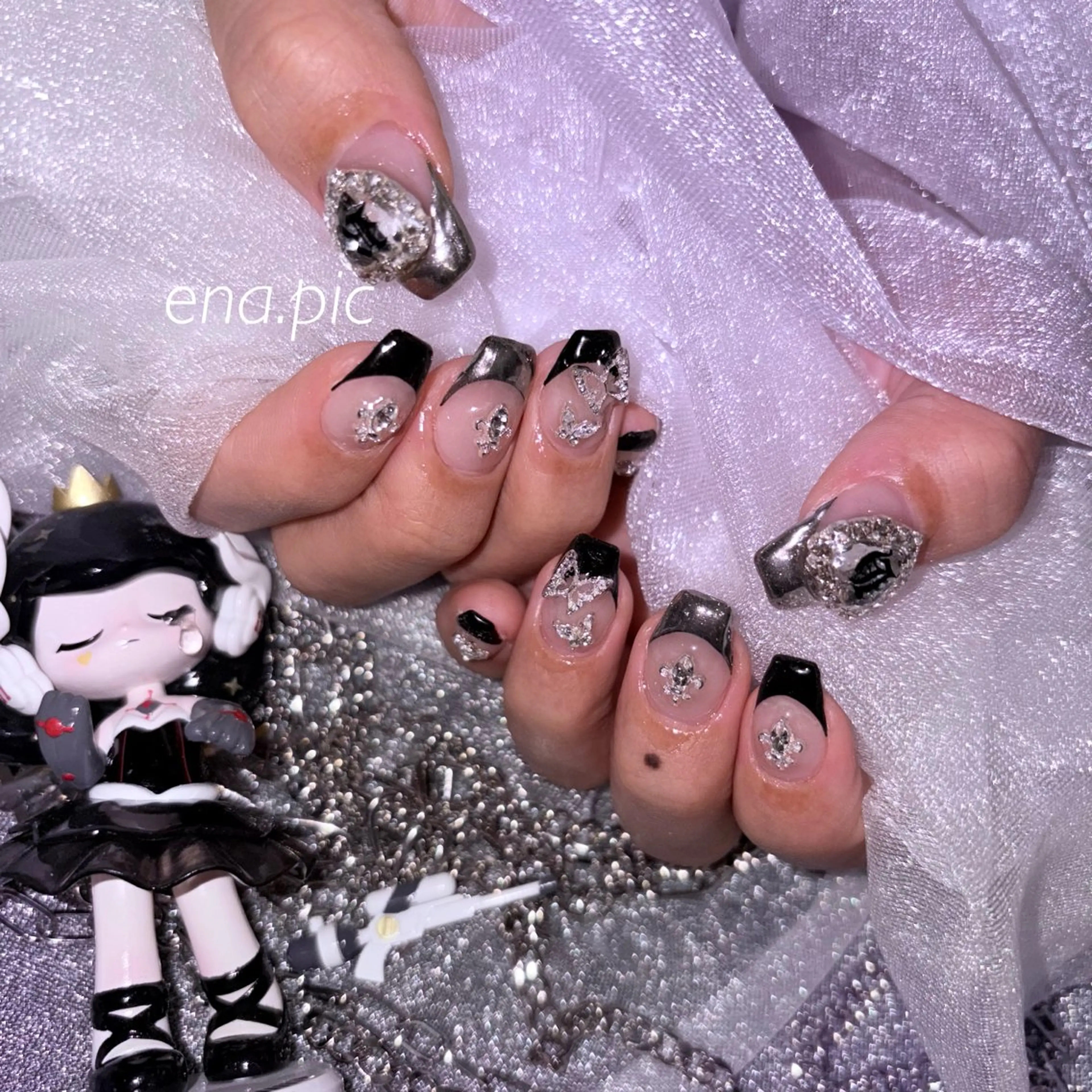 ネイル toyvenail 🖤enaのネイルデザイン