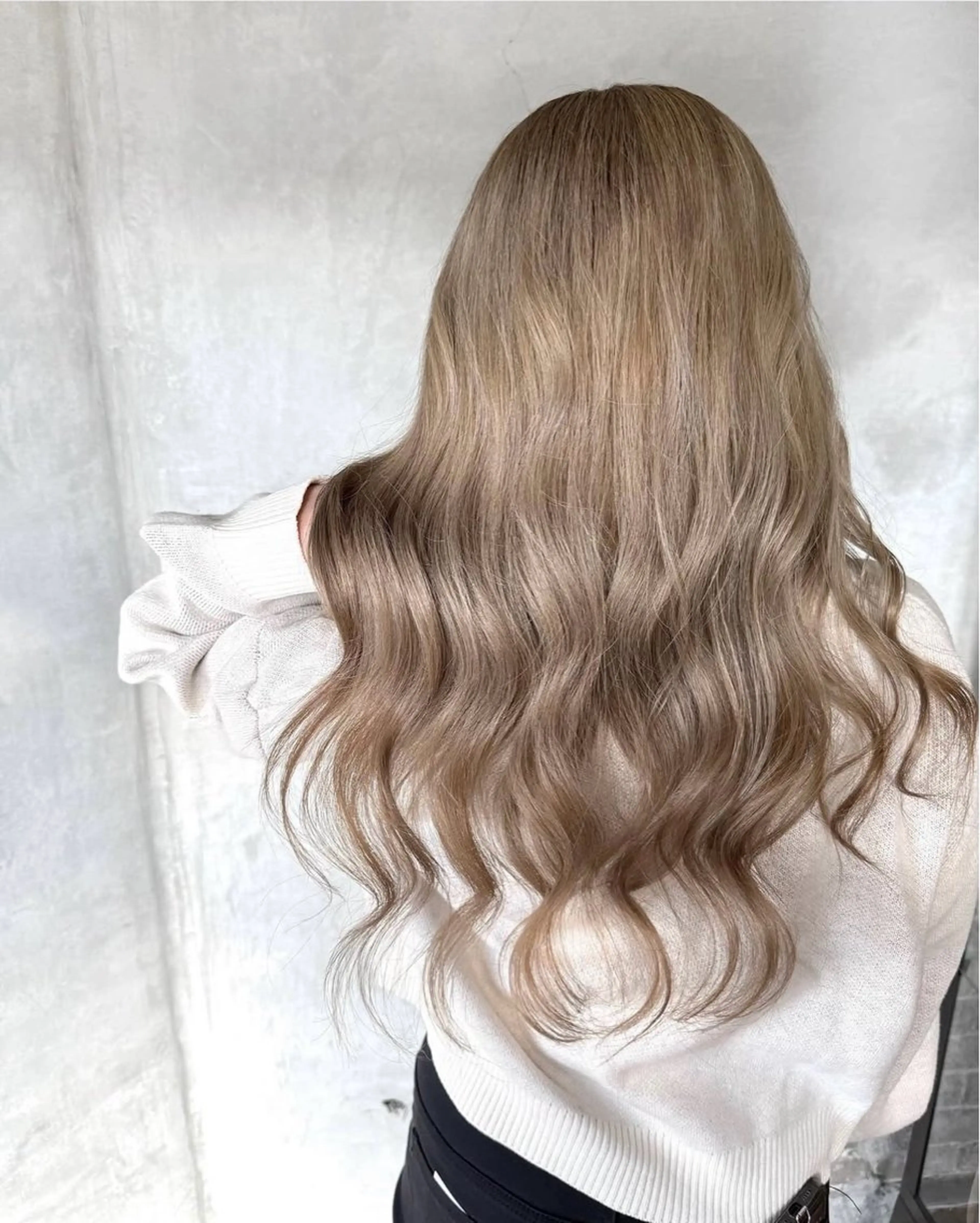 ロング カラー ベージュカラー ダブルカラー ミルクティーベージュ Chlan所属・石井 みいみのヘアスタイル