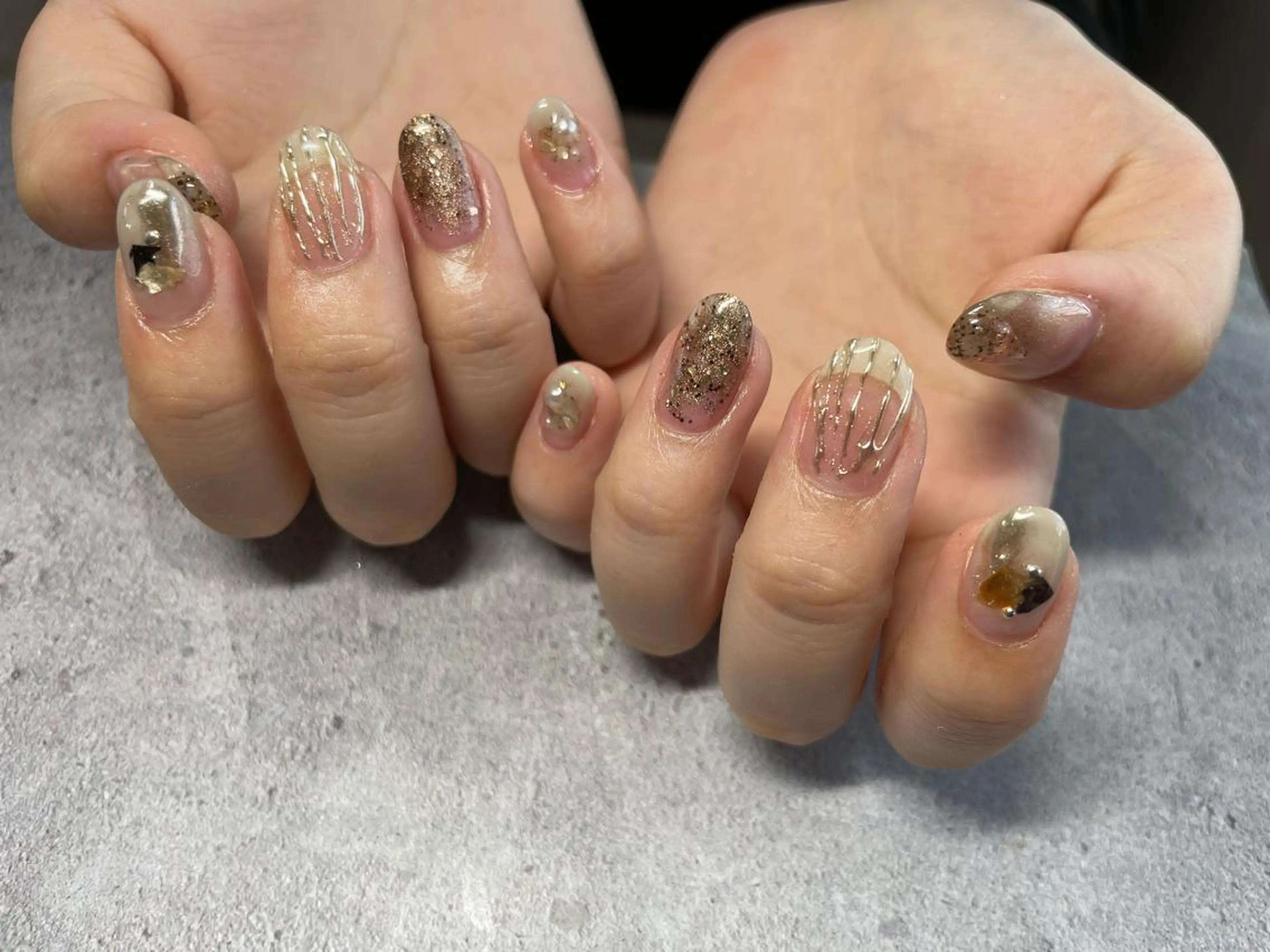 ミディアム ネイル ハンドネイル ハンドケア Crescent Eye濱谷のネイルデザイン