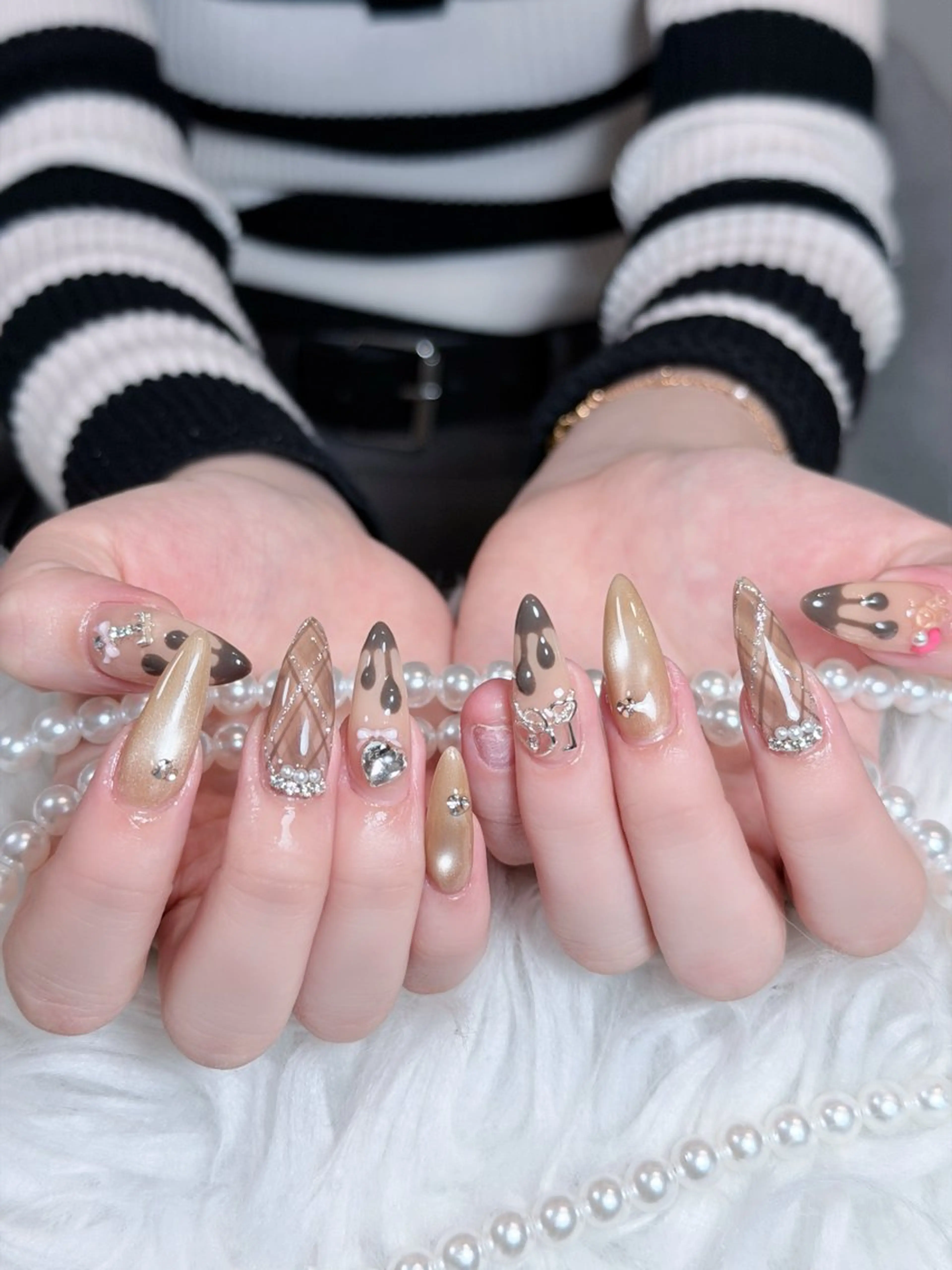 ネイル オーロラネイル ボルドー ブラウン 氷ネイル・うるうるネイル キラキラネイル ハンドネイル Julli NailStudioのネイルデザイン