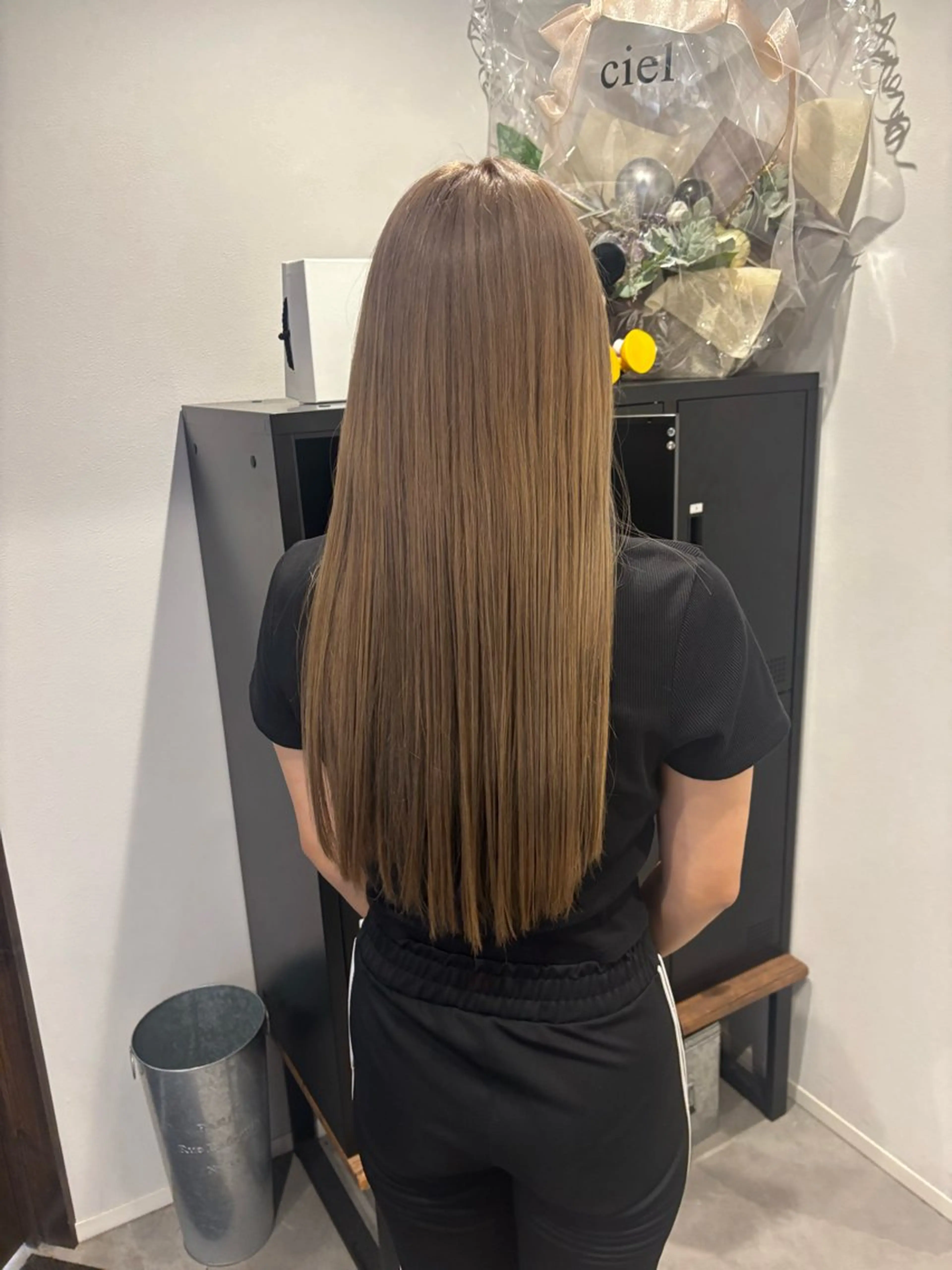 ロング ヘアカラー 長尾ゆりの/ボブ/ ベージュ/ハイトーンのヘアスタイル