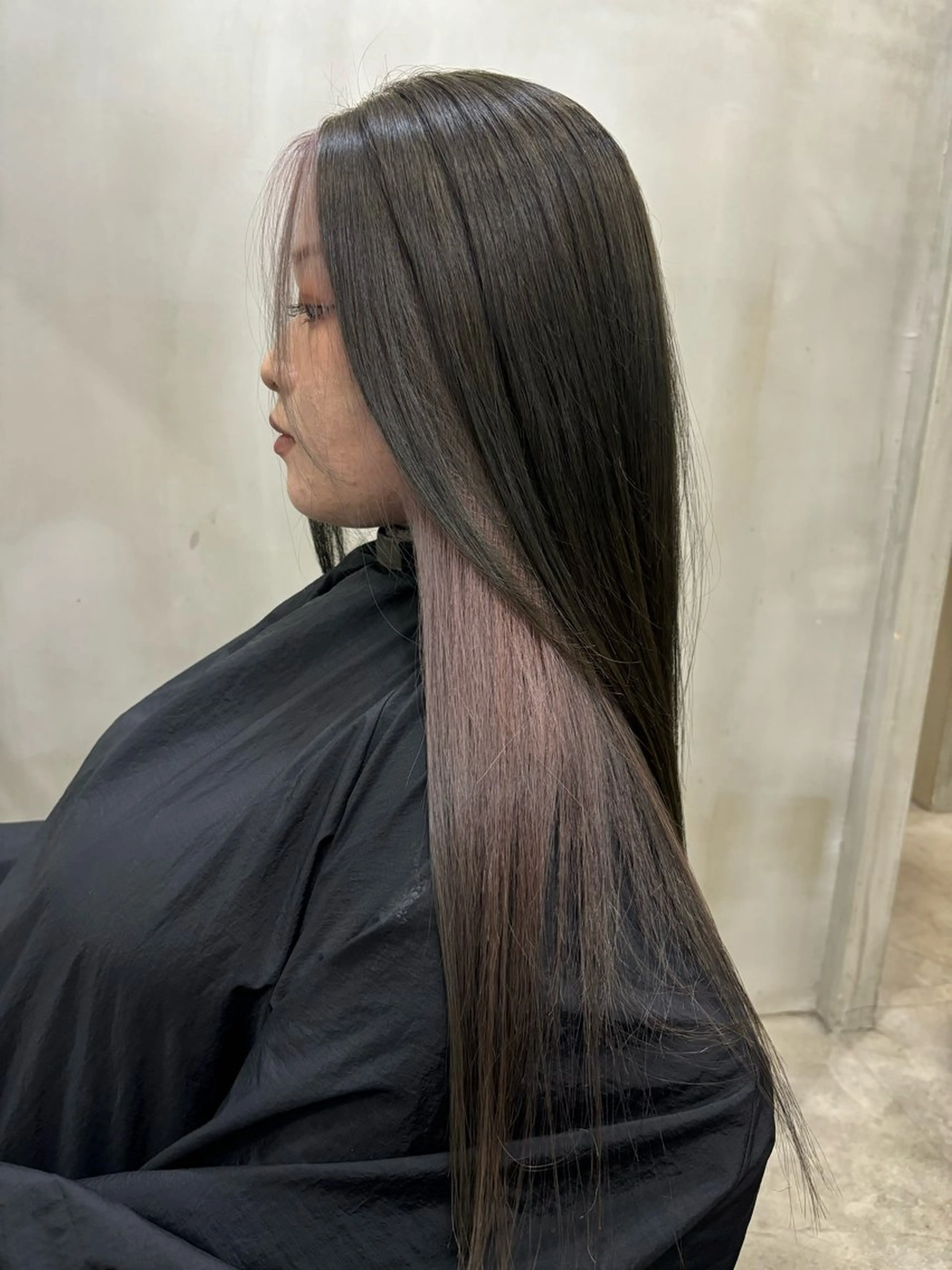 ロング カラー ベージュカラー インナーカラー オリーブカラー ヘアカラー VOYAGE所属・中園康 /カラー/ブリーチのヘアスタイル