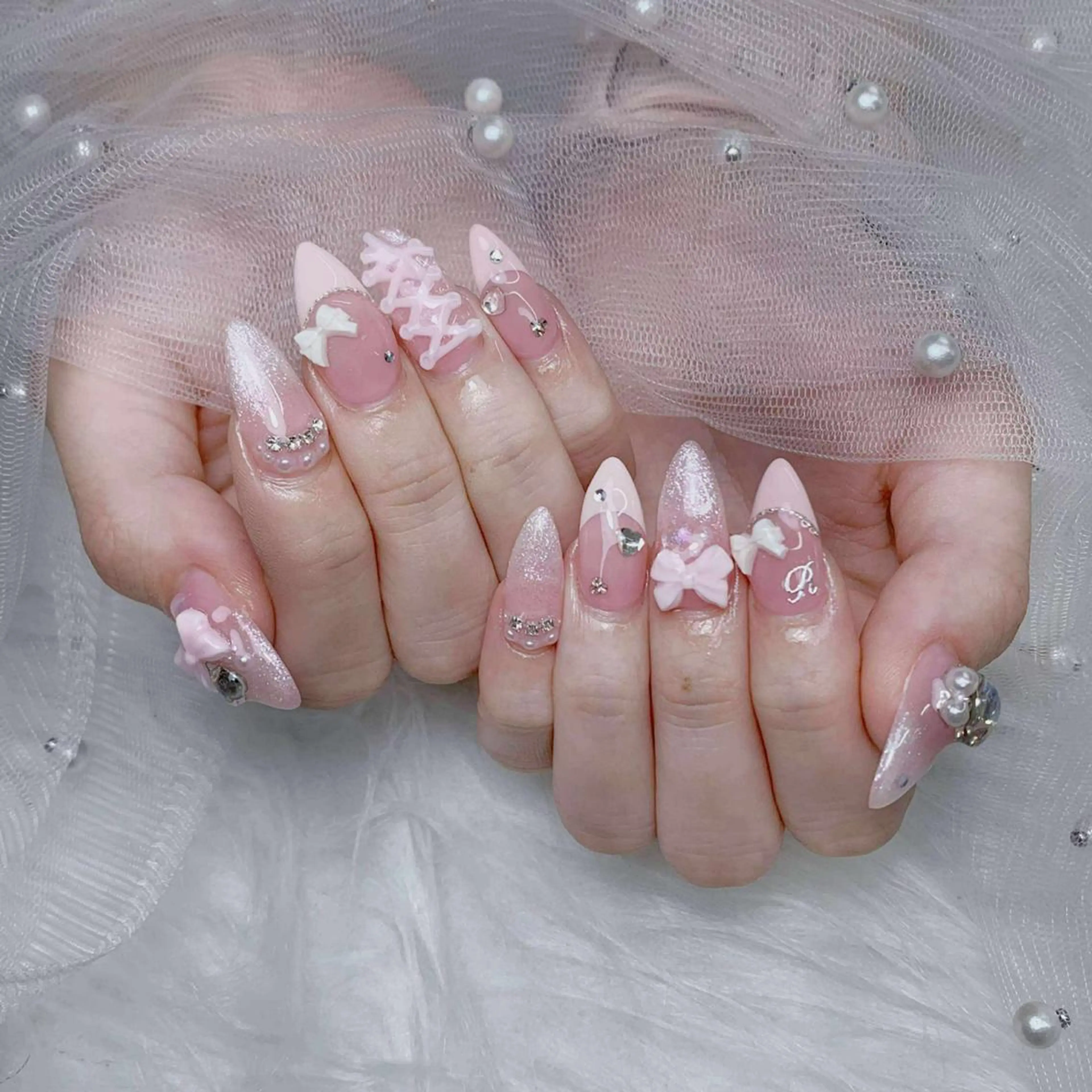 ネイル アートネイル フレンチネイル ジェルネイル ガーリー キラキラネイル Jerry Novaのネイルデザイン