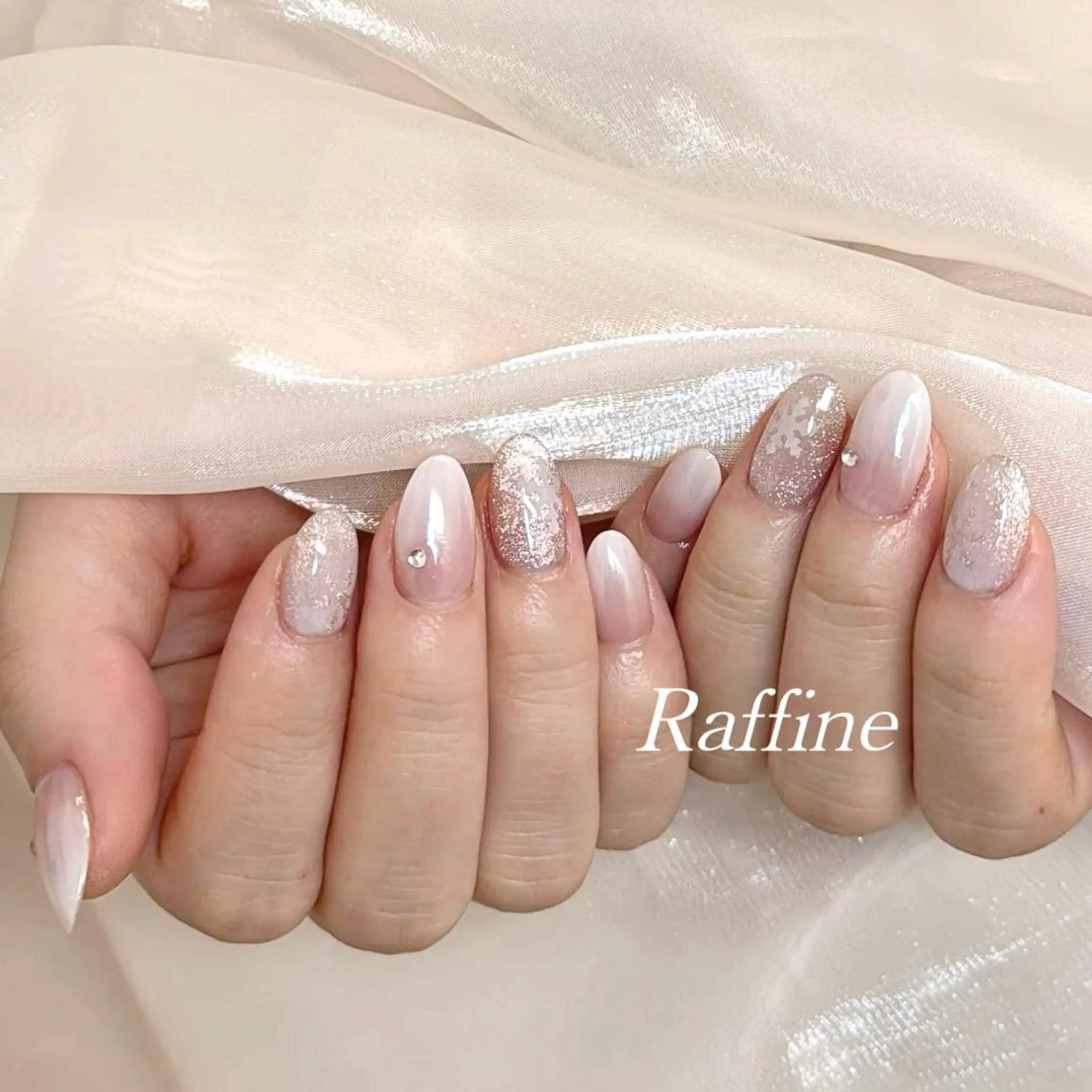 ネイル RAFFINE 月🦋🩵のネイルデザイン