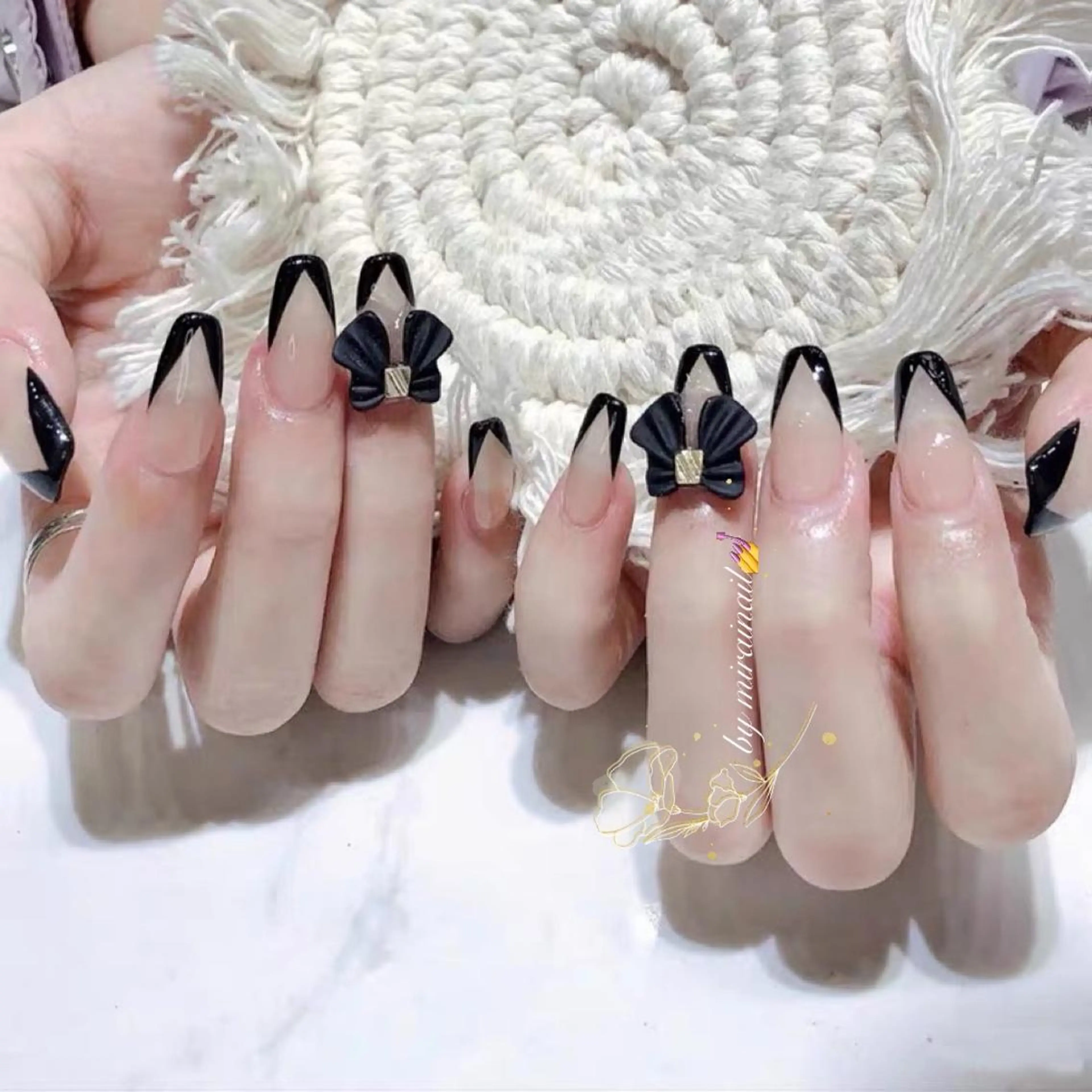 ネイル ハンドネイル ネイルサロン 9Carats神田のネイルデザイン