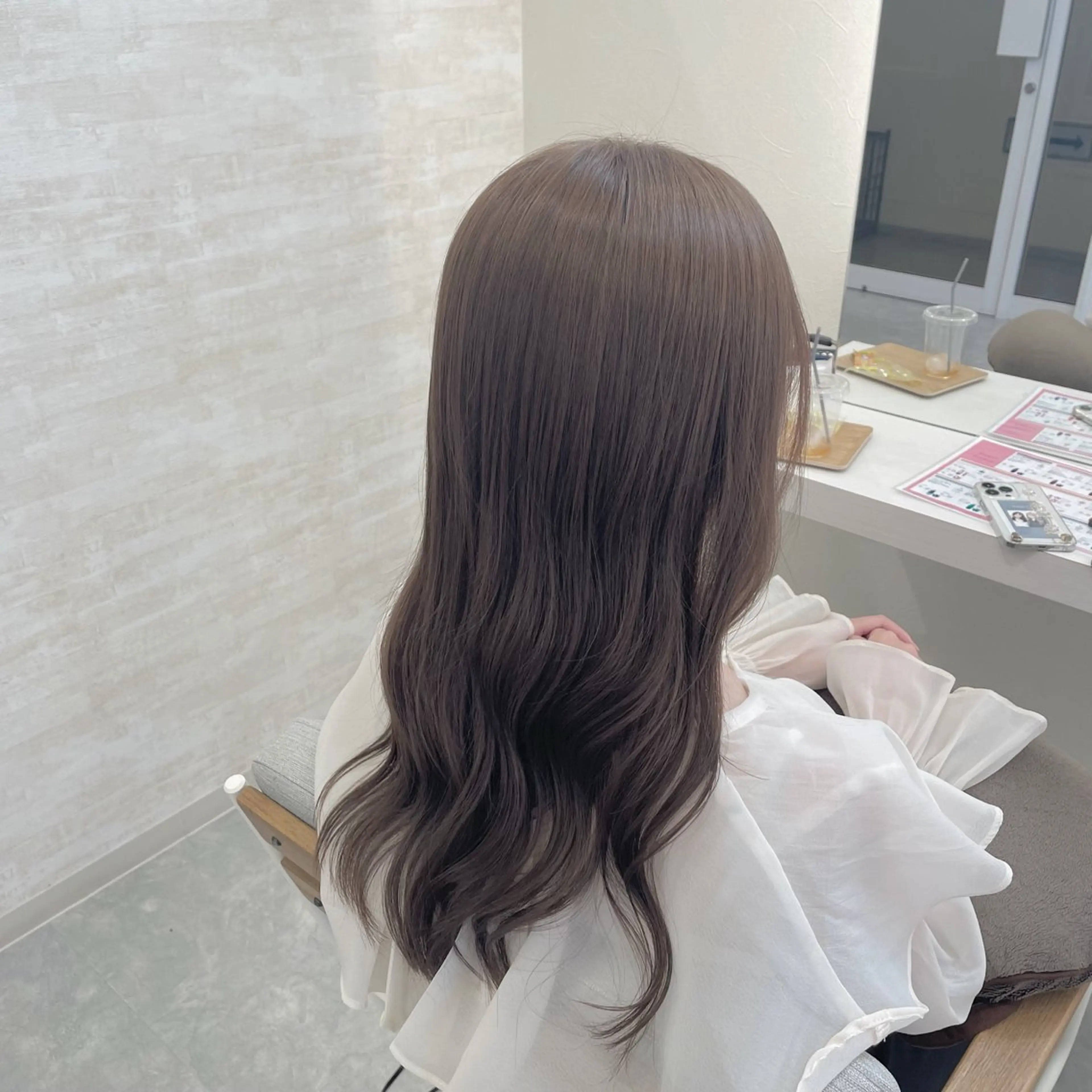 セミロング カラー ベージュカラー ブリーチ 透明感カラー ミルクティーベージュ ブリーチなしカラー カット ヘアカラー トリートメント 髪質改善&ヘアケア /菊池琉那のヘアスタイル