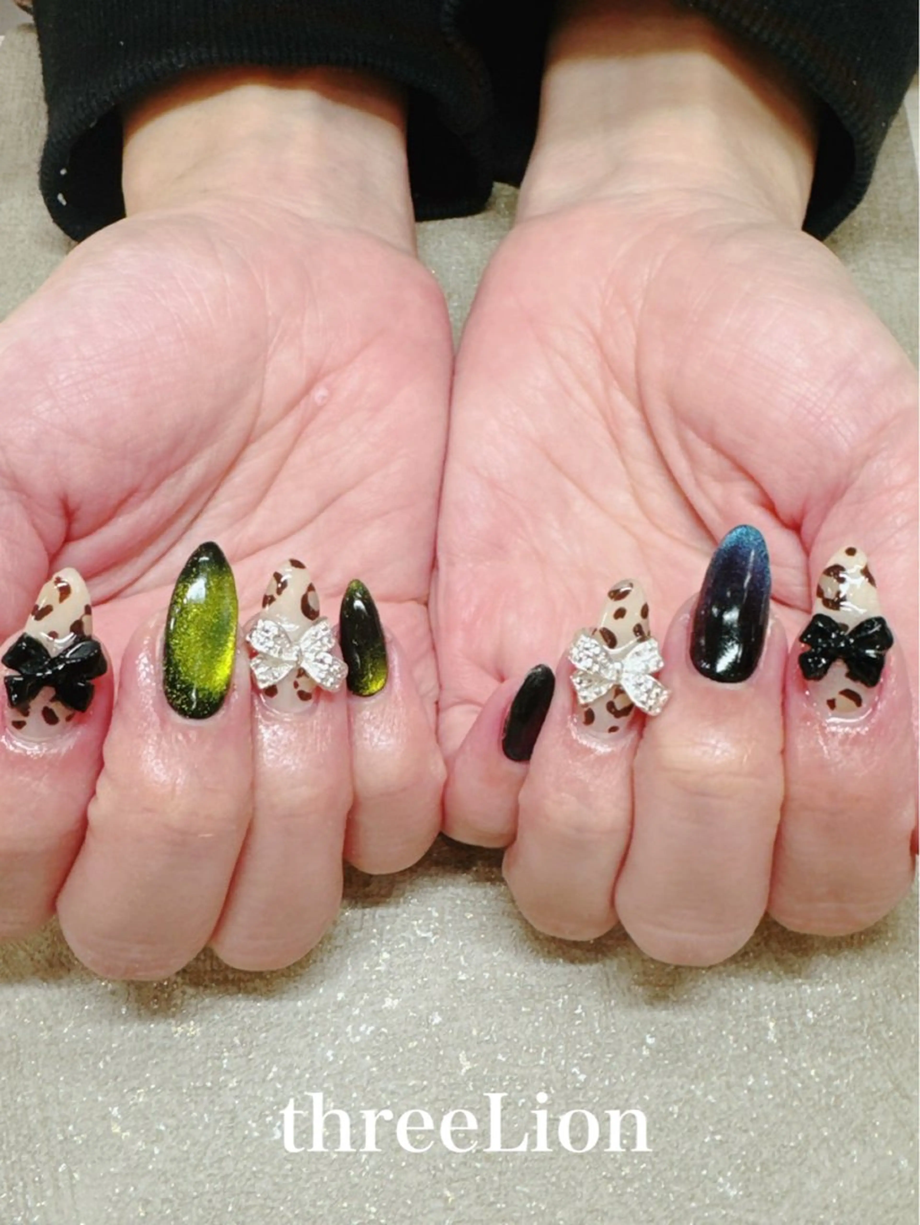 ネイル アニマル柄 グリーン リボン ハンドネイル threeLion ネイル&アイラッシュサロン所属・threeLion ネイル&アイラッシュのマツエク・マツパデザイン