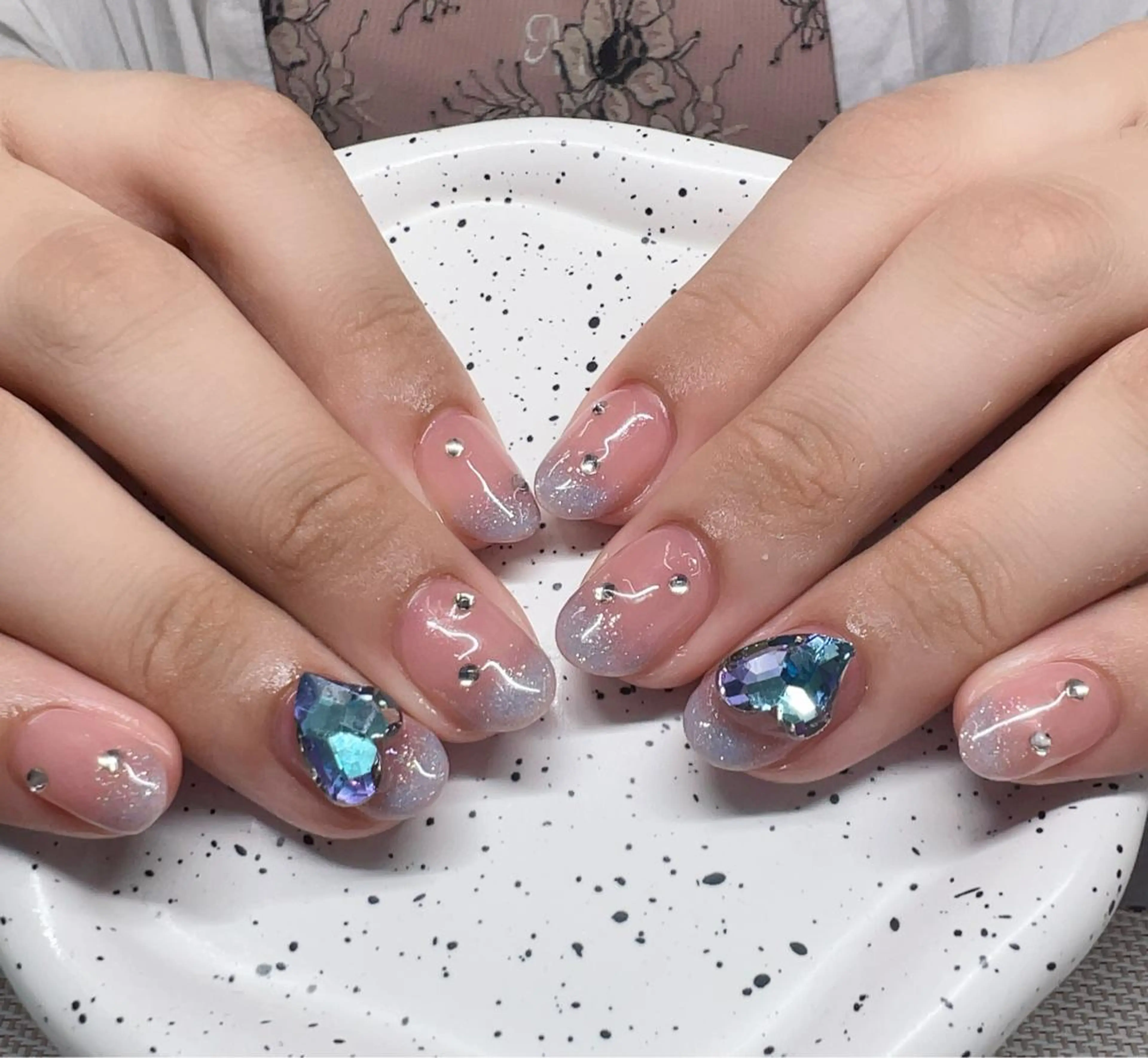 ネイル ハンドネイル フットネイル ハンドケア AngelChris ビューティーサロンのネイルデザイン