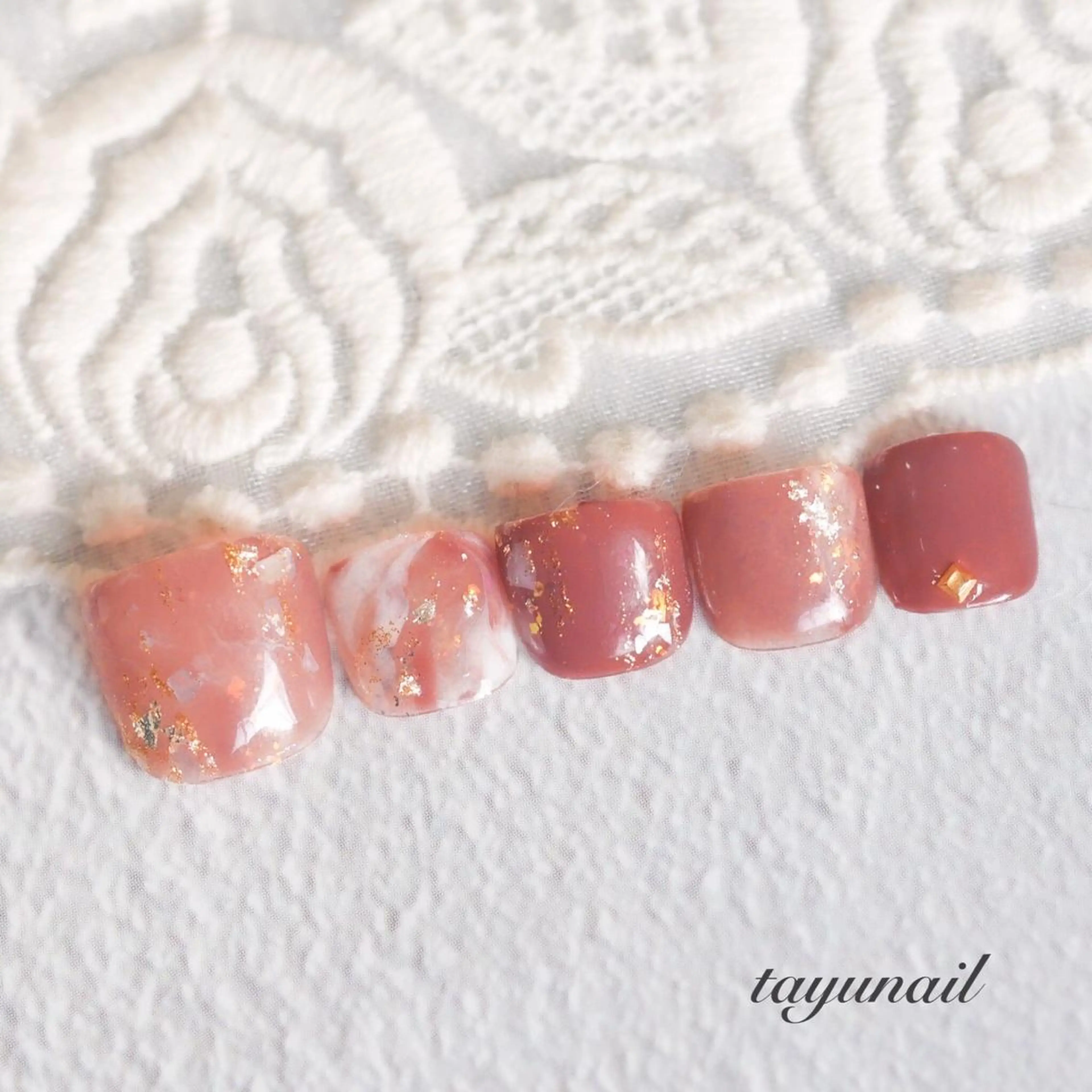 ネイル アートネイル ジェルネイル ゴールド ニュアンスネイル ワンカラーネイル フットネイル ネイルサロン・ネイルスクール　たゆnail所属・ネイルサロン 【たゆnail】のネイルデザイン