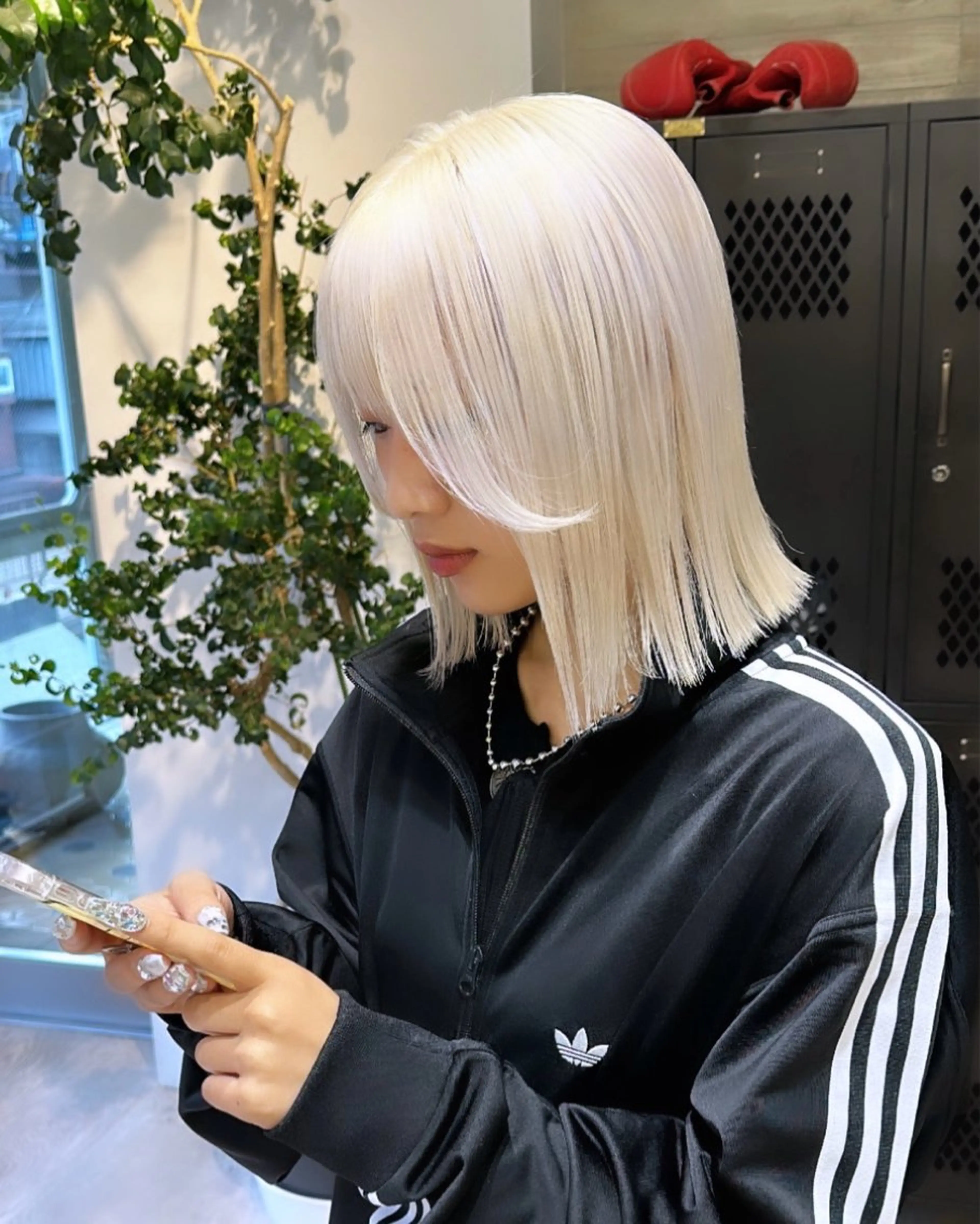 ミディアム カラー 抜きっぱなしブロンド ササキカズマのヘアスタイル