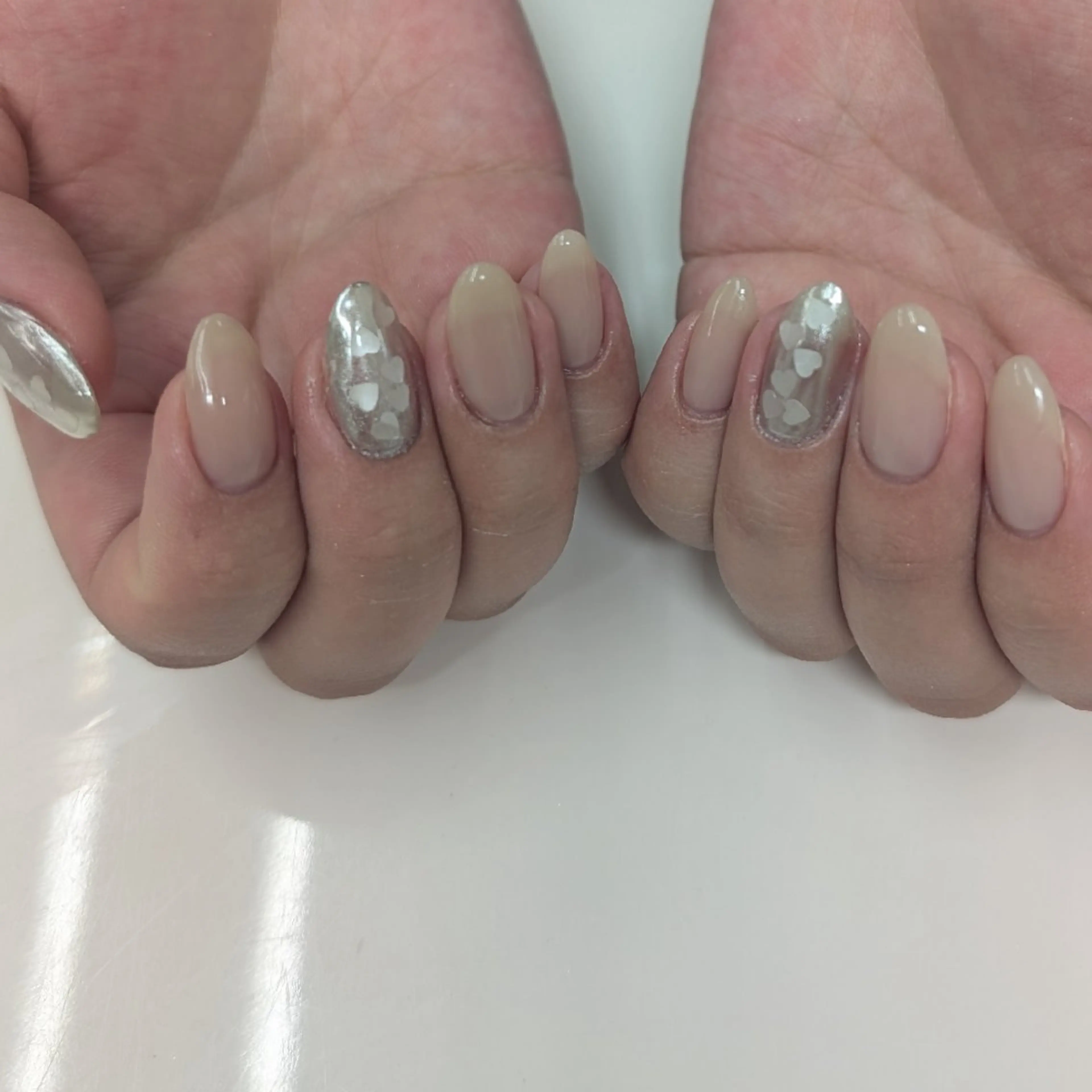 ネイル シルバー ハンドネイル ネイルサロン Amie　〜アミ〜所属・Satou .Cのネイルデザイン