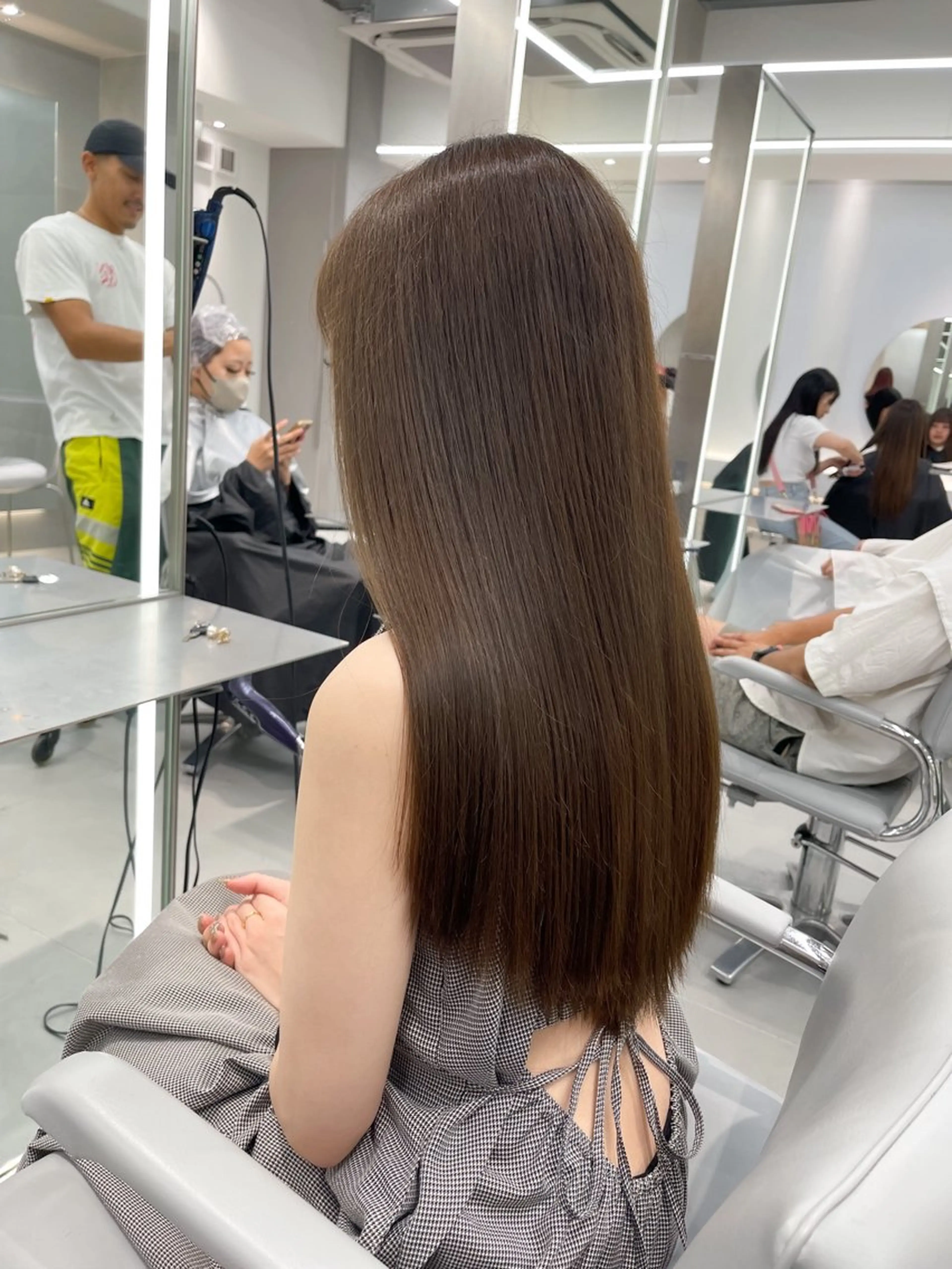 ロング カラー ベージュカラー ブリーチ ブリーチなしカラー オリーブベージュ トリートメント /カラー/NAOKIのヘアスタイル