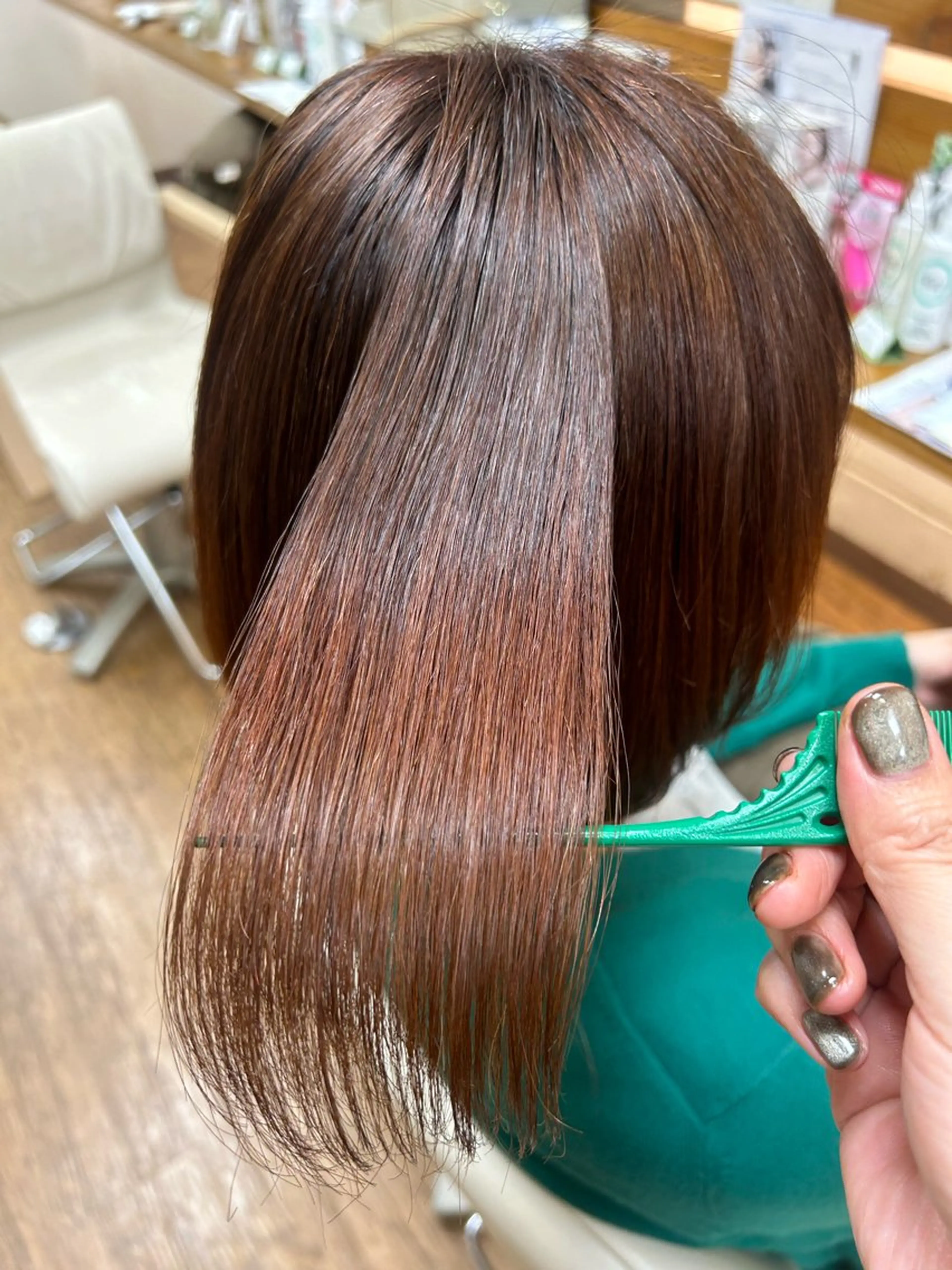 ミディアム 神谷 千明のヘアスタイル