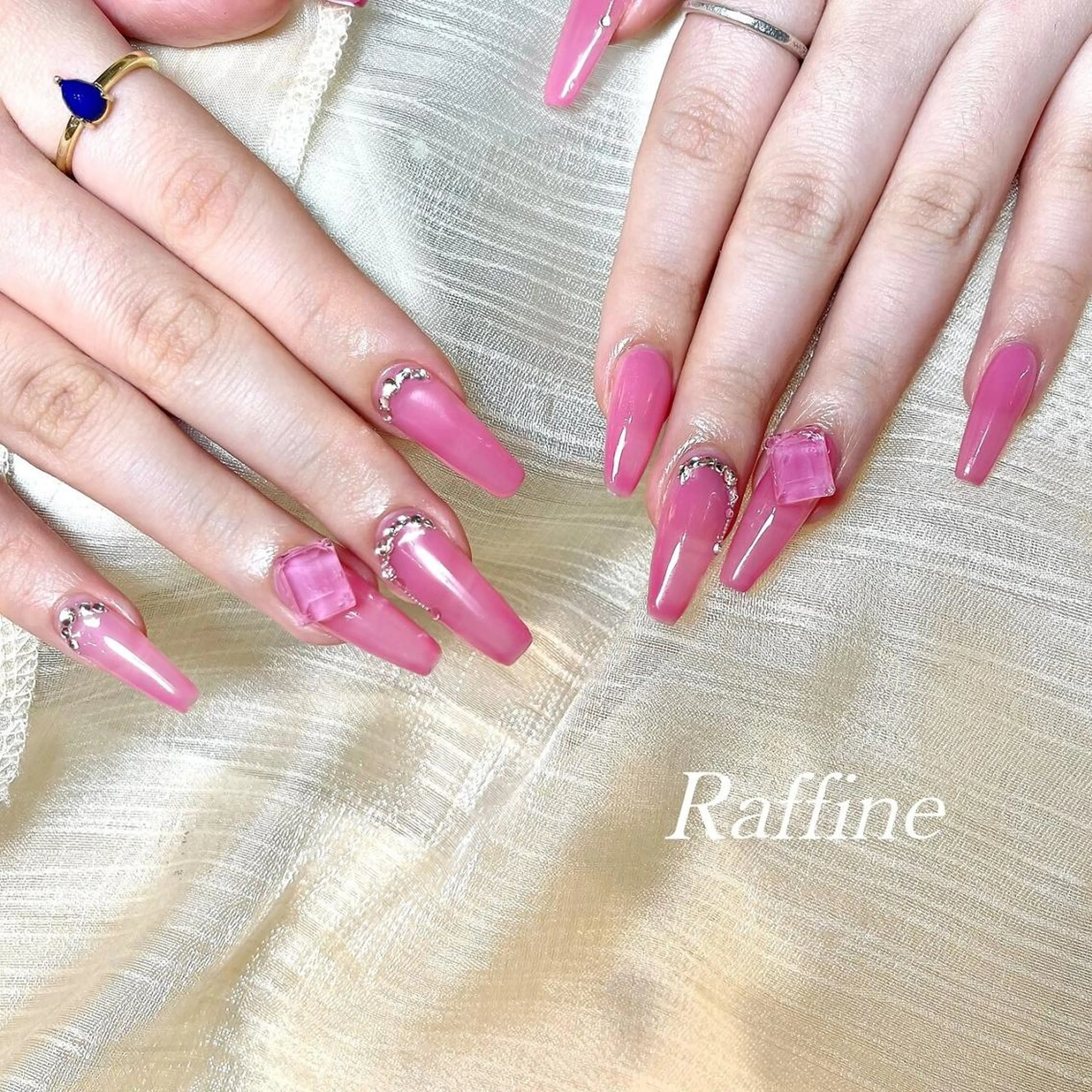 ネイル ハンドネイル RAFFINE 月🦋🩵のネイルデザイン