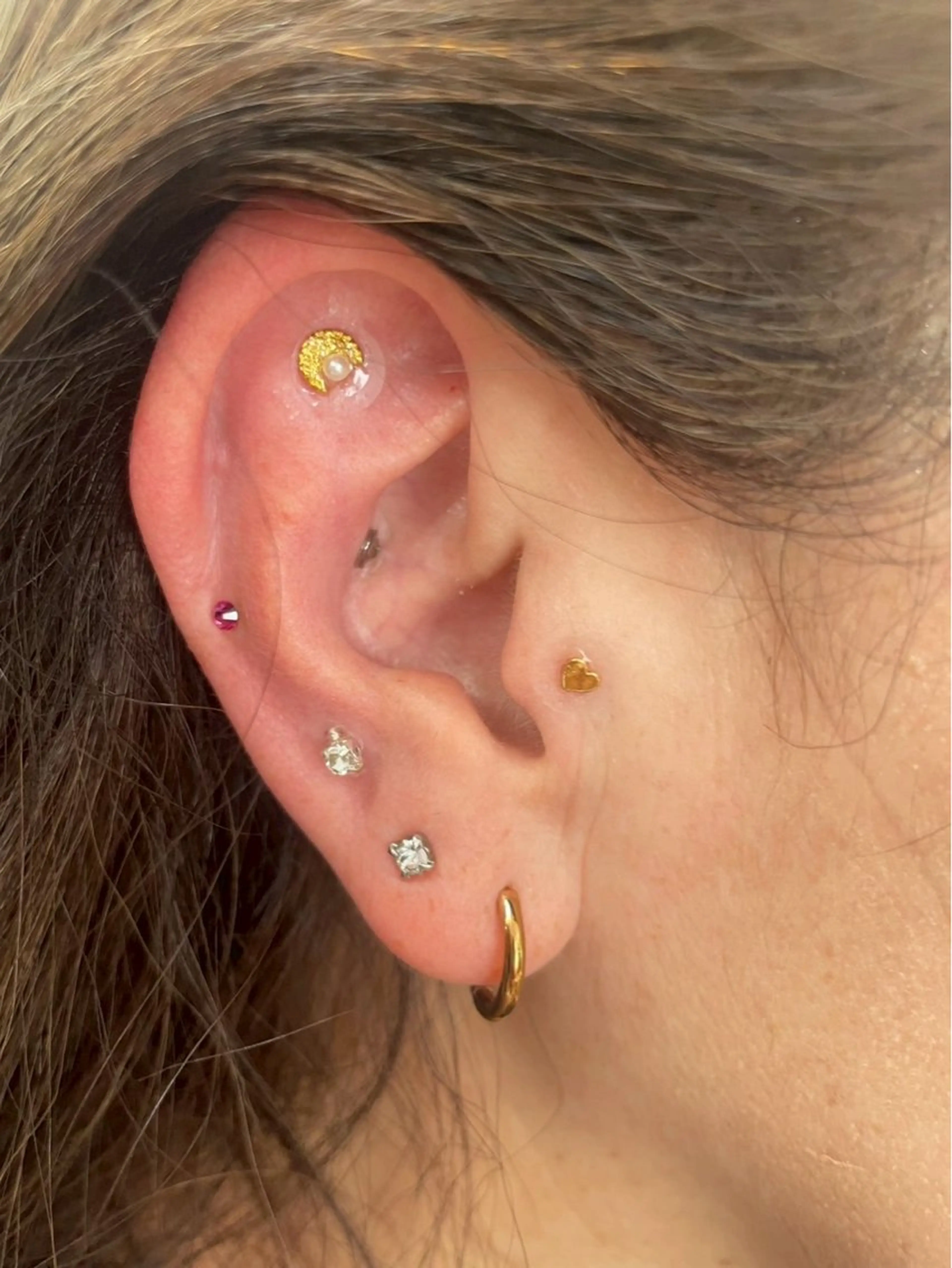 ✨️耳つぼジュエリー6粒1100円✨️眼精疲労／肩こり・腰痛の軽減／自律神経のバランスサポート／美容効果のサポート💖の写真