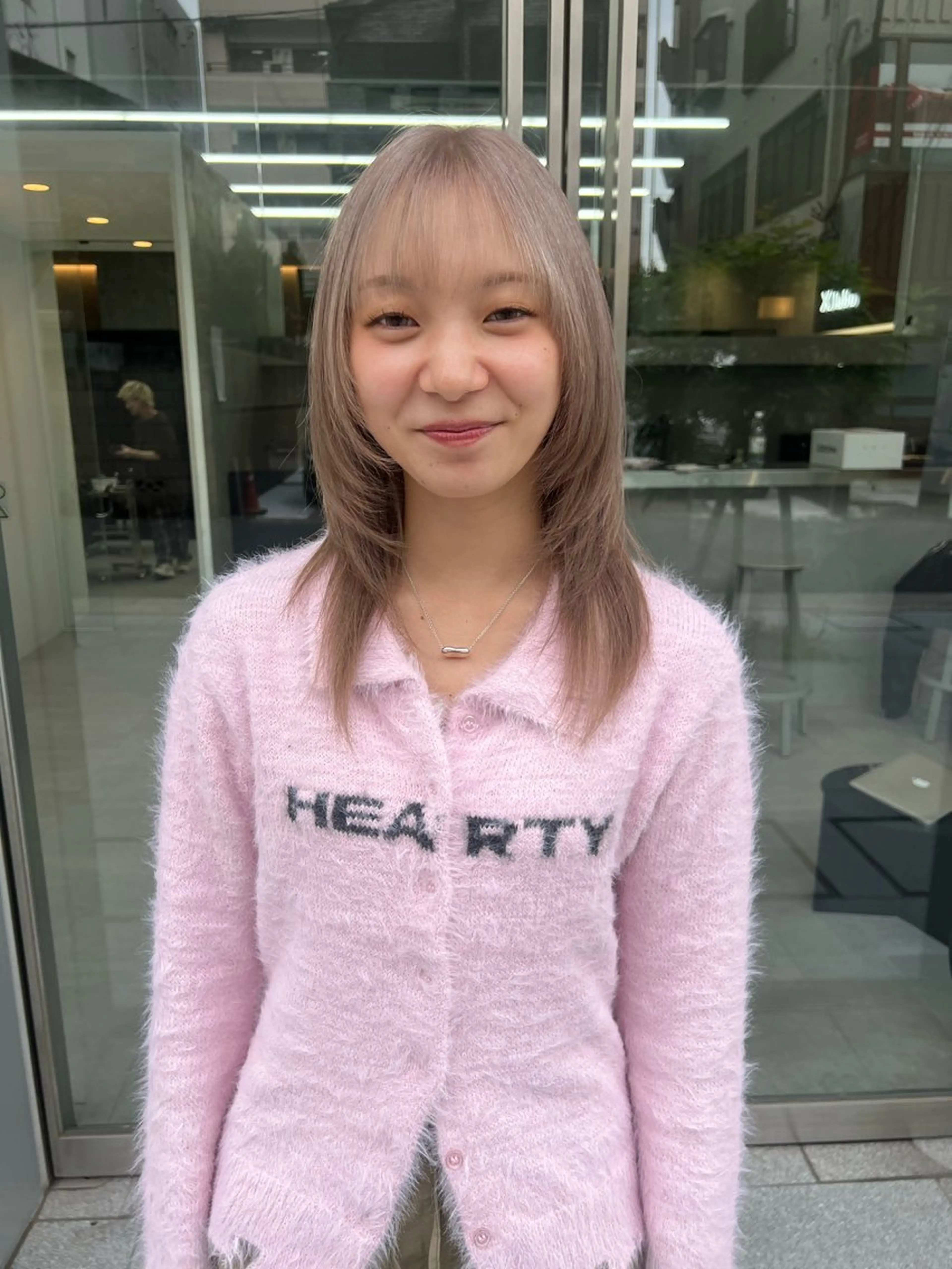 ミディアム カラー ブロンド グレージュ くびれヘア 顔周りカット ハッシュカット カット ヘアカラー トリートメント 吉沢遣人/レイヤー 艶カラー/パーマのヘアスタイル