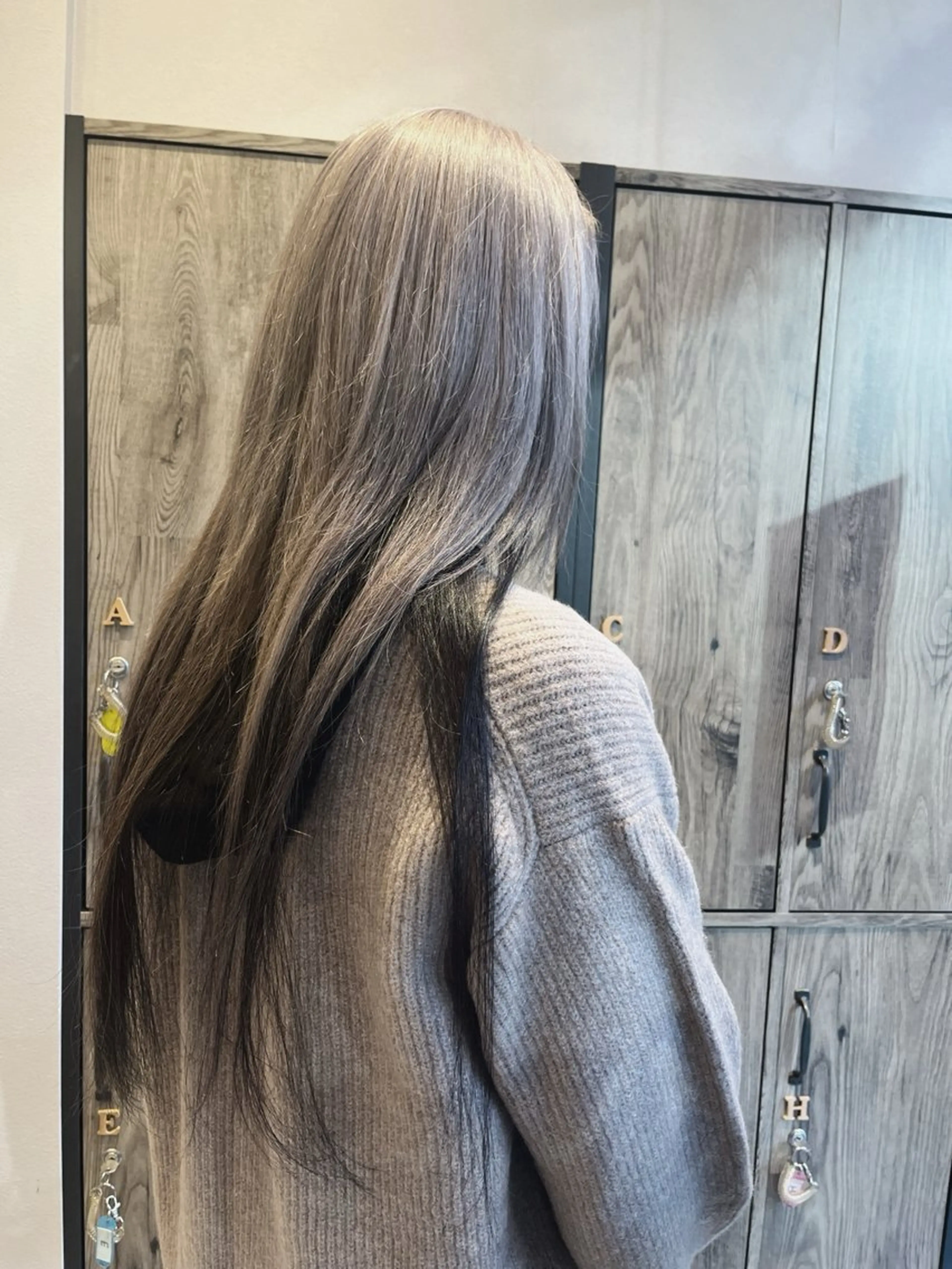 ロング カラー ブリーチ インナーカラー COCOA Glow所属・🤍みう‎🤍￥ 3,300 〜のヘアスタイル