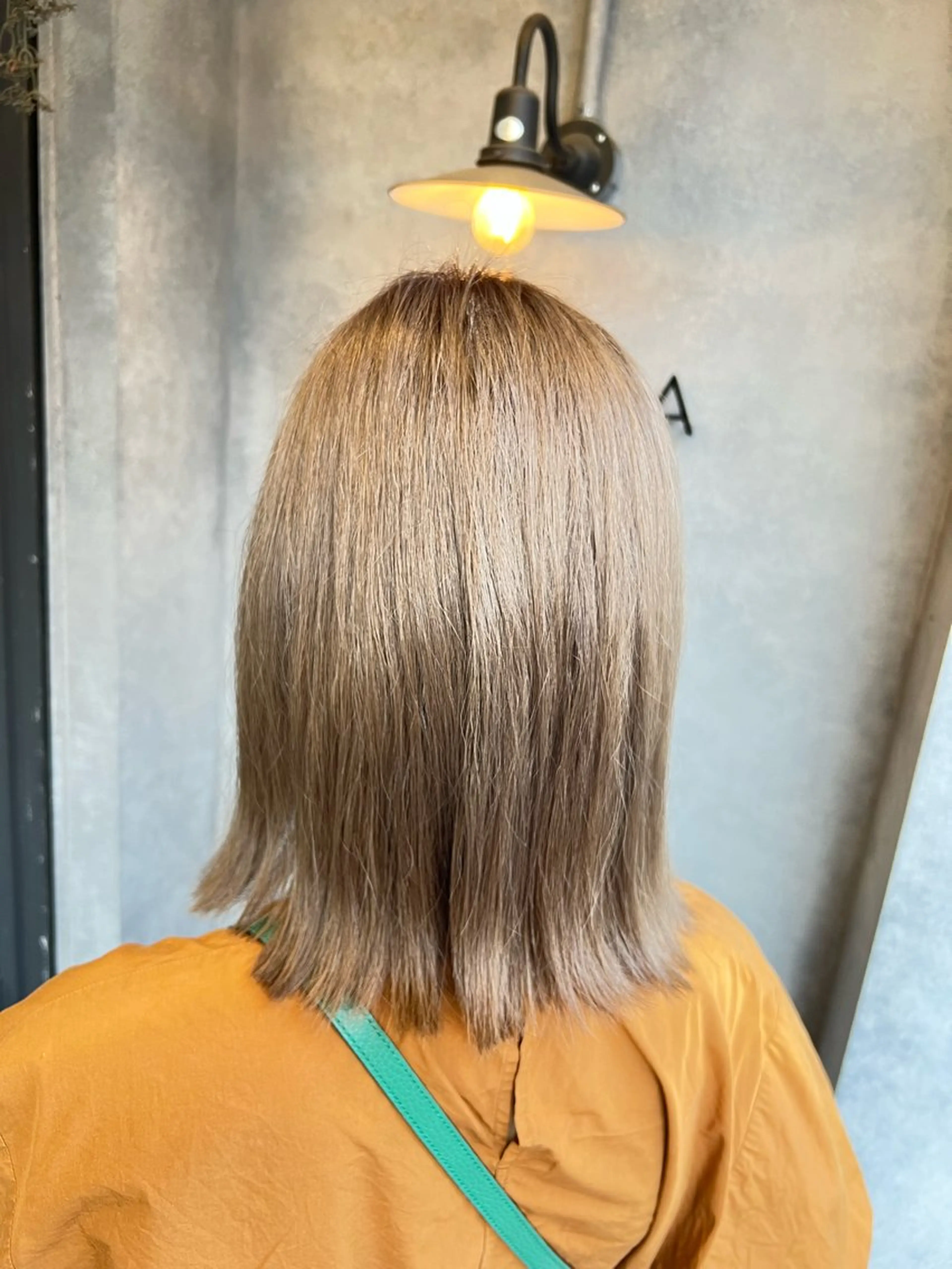 セミロング カラー ブリーチ N°jillva 𝑘𝑎𝑟𝑖𝑛のヘアスタイル