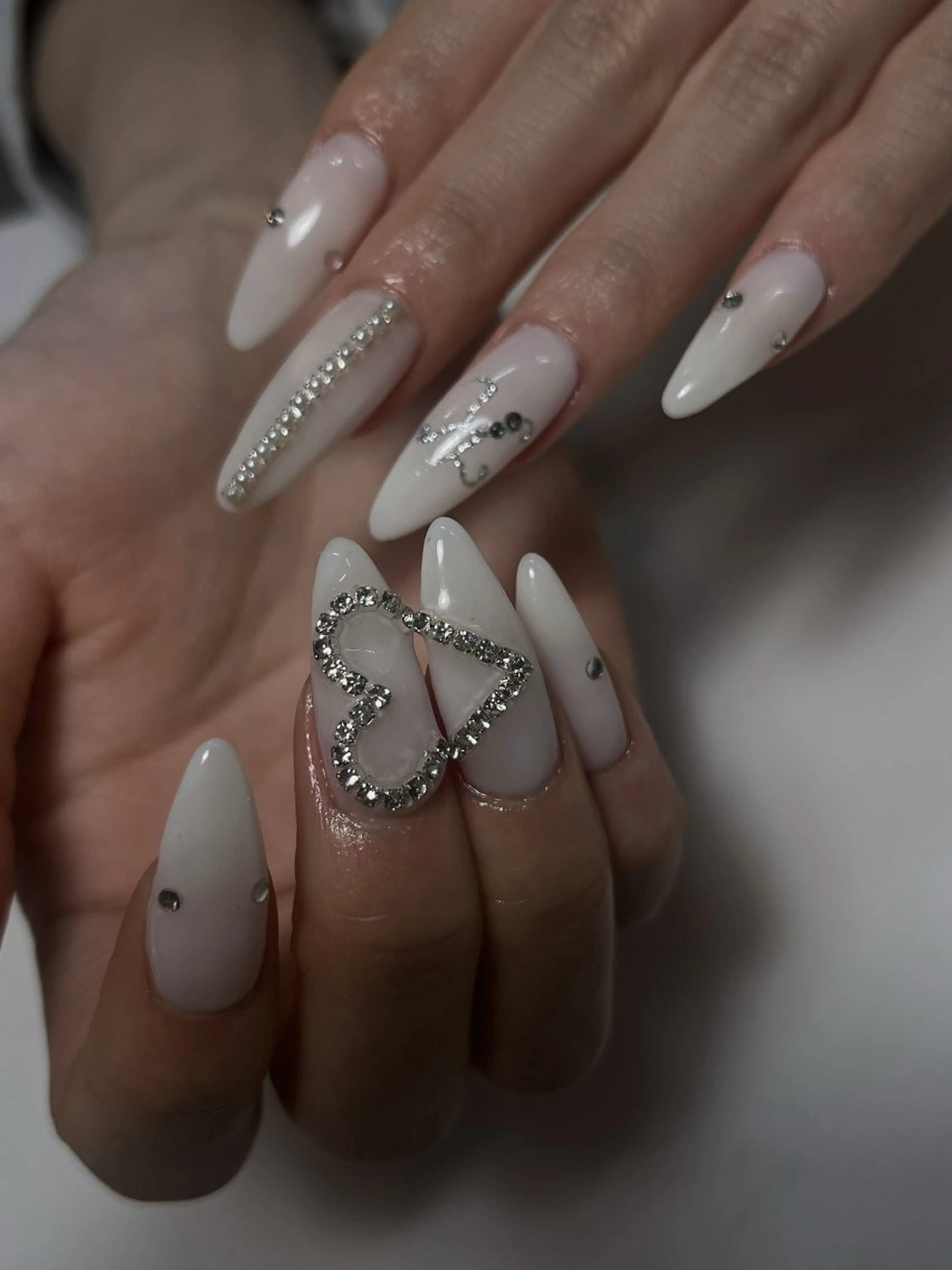 ネイル キラキラネイル SoLuna Hikariのネイルデザイン