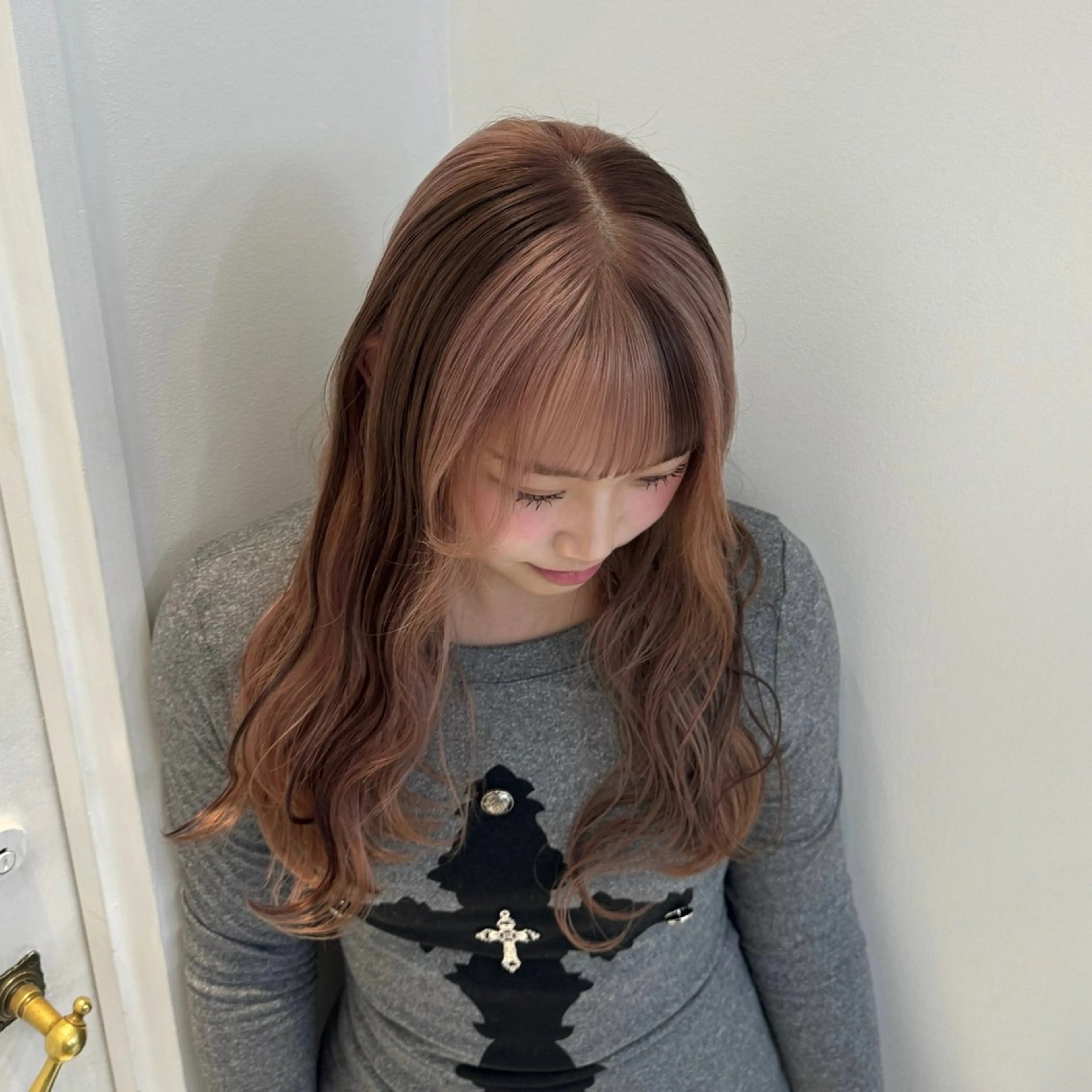 ロング カラー ベージュカラー ブリーチ ブラウンカラー デザインカラー ピンクカラー ヘアカラー トリートメント 🌼動き×透明感🩵 ハイトーン/ナナのヘアスタイル