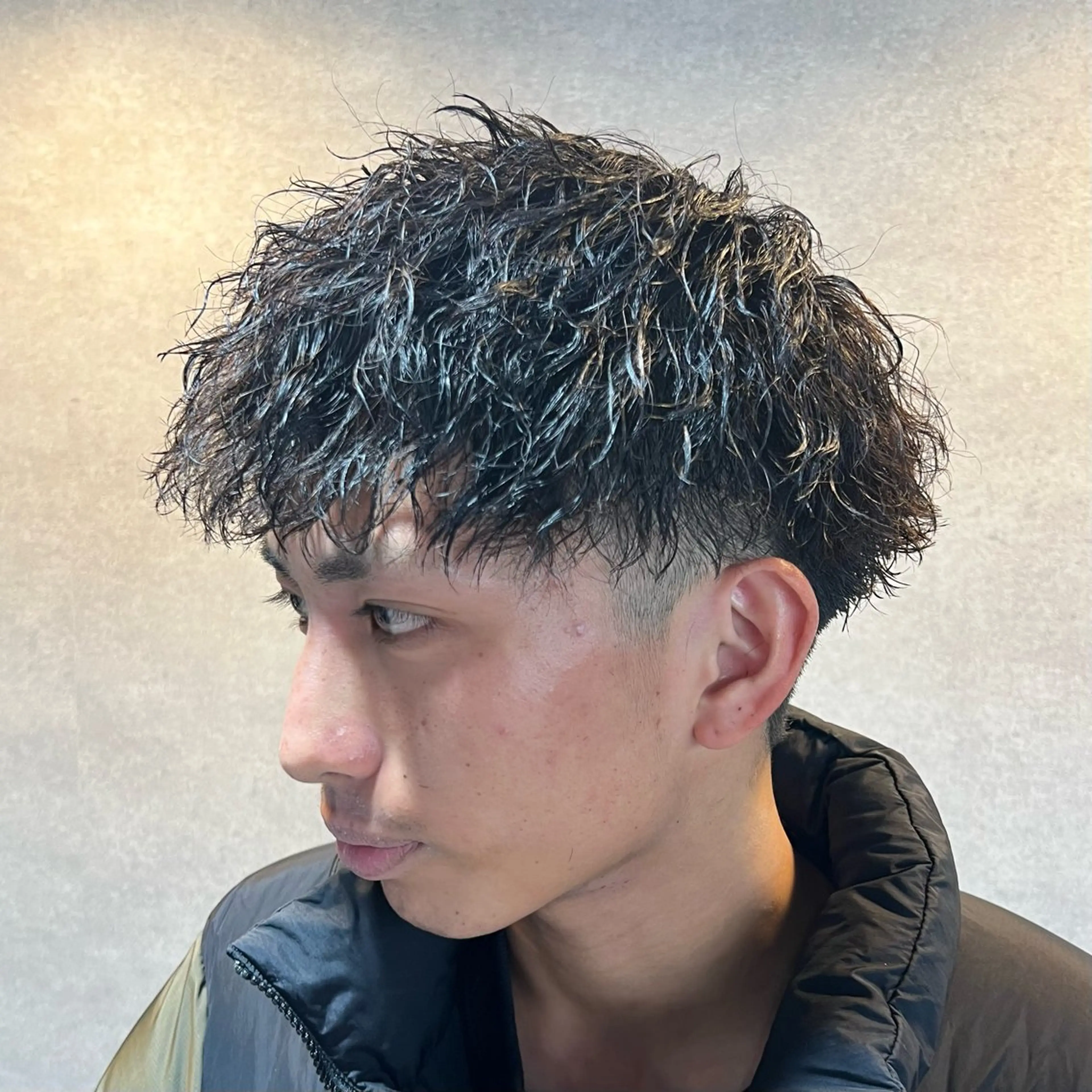 ショート カラー パーマ ヘアアレンジ メンズ センターパート メンズハイライト メンズメッシュ マッシュ メンズパーマ カット パーマ トリートメント ヘッドスパ ヘアセット 仕上がり満足度No. 1🔥BLUCK🔥のヘアスタイル