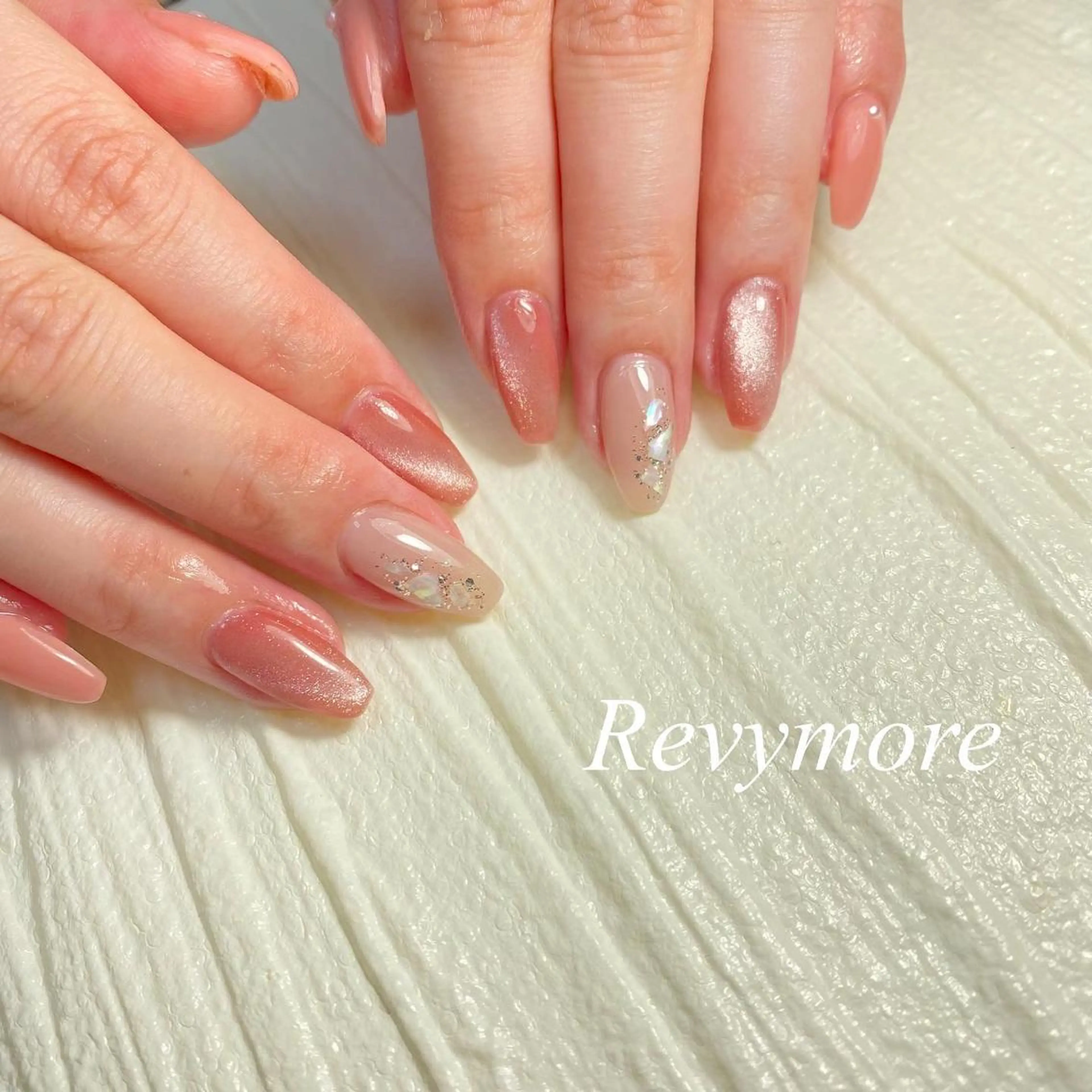 ミディアム ネイル 韓国風ヘア ジェルネイル キラキラネイル 韓国ネイル マグネットネイル nail salon Revymore所属・nail salon Revymoreのネイルデザイン