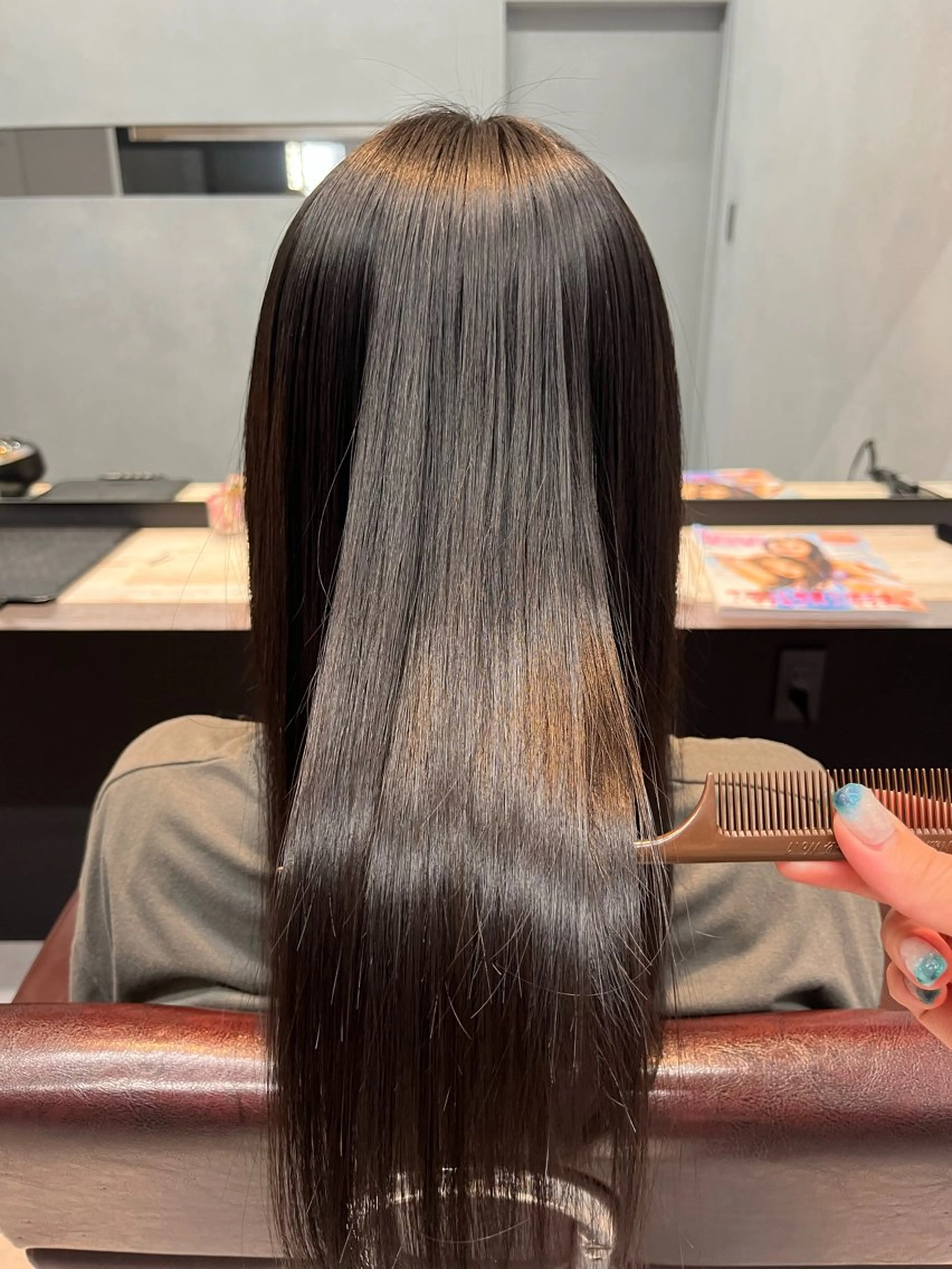 セミロング パーマ カット ヘアカラー 縮毛矯正 🦩レイヤー|透明感 カラー🦩makoのヘアスタイル