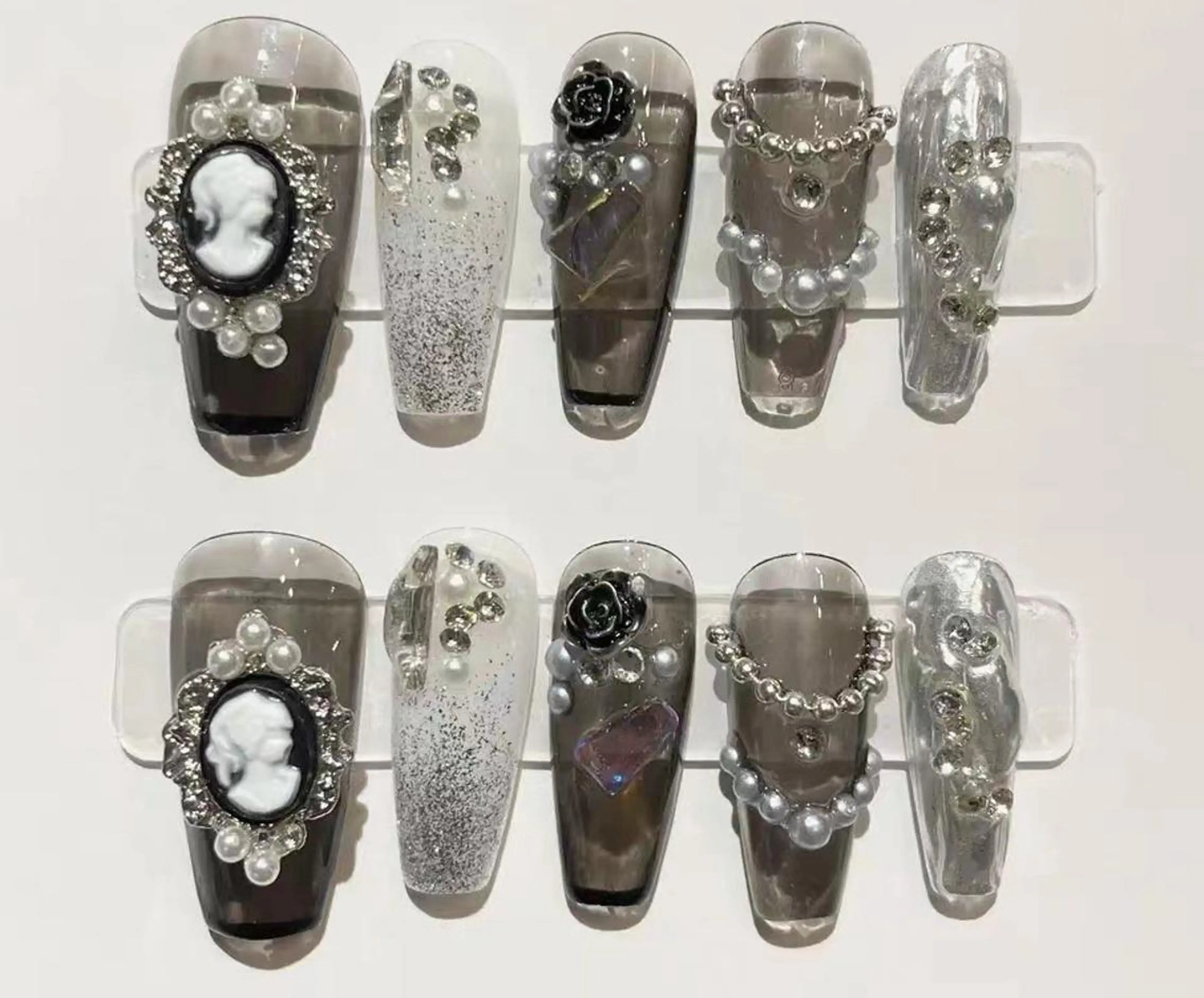 ネイル 菲菲ネイルサロン所属・FF フィフィネイルサロンのネイルデザイン