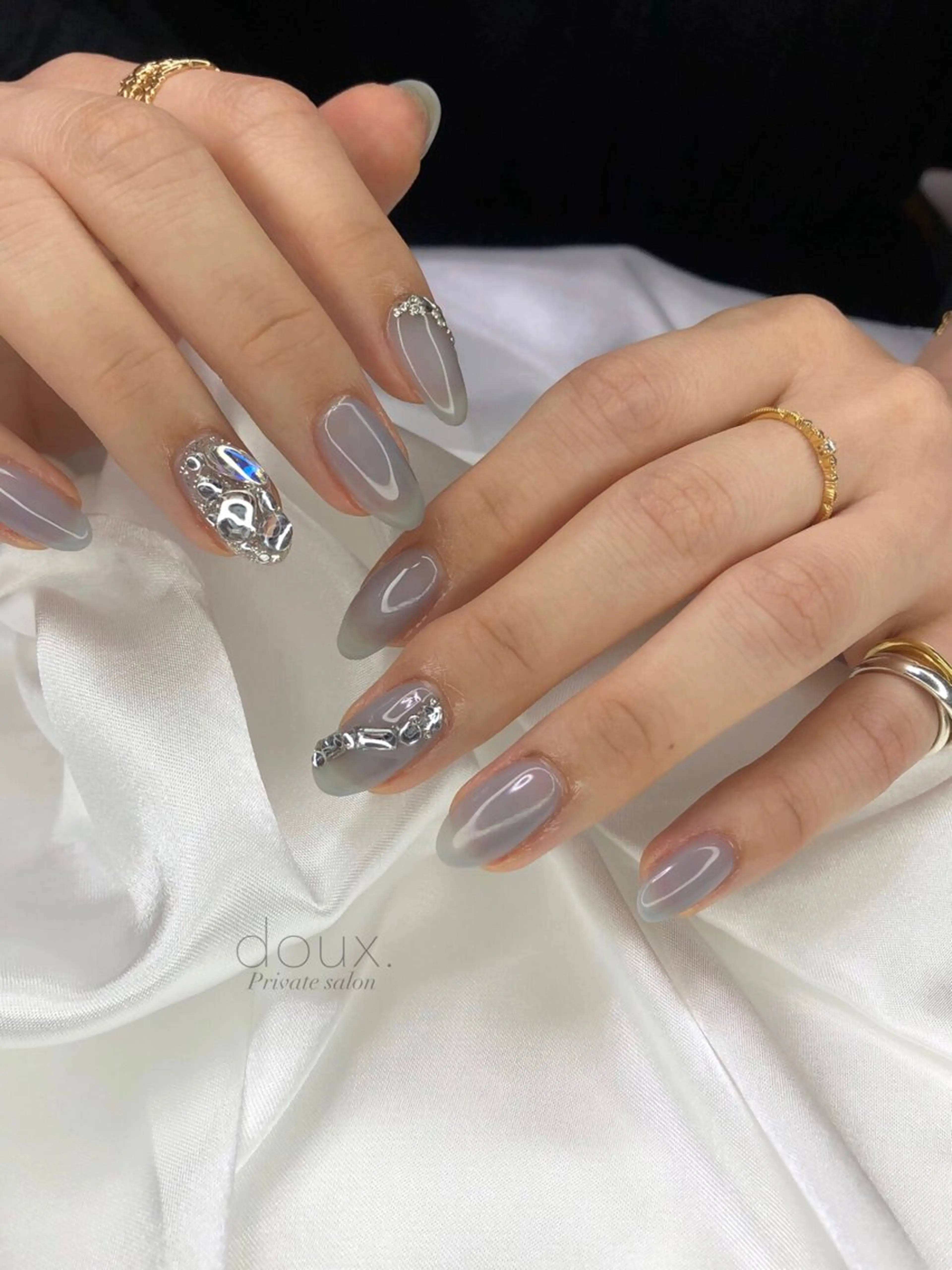 ネイル 氷ネイル・うるうるネイル キラキラネイル 韓国ネイル ニュアンスネイル シンプルネイル ハンドネイル doux. nailのネイルデザイン