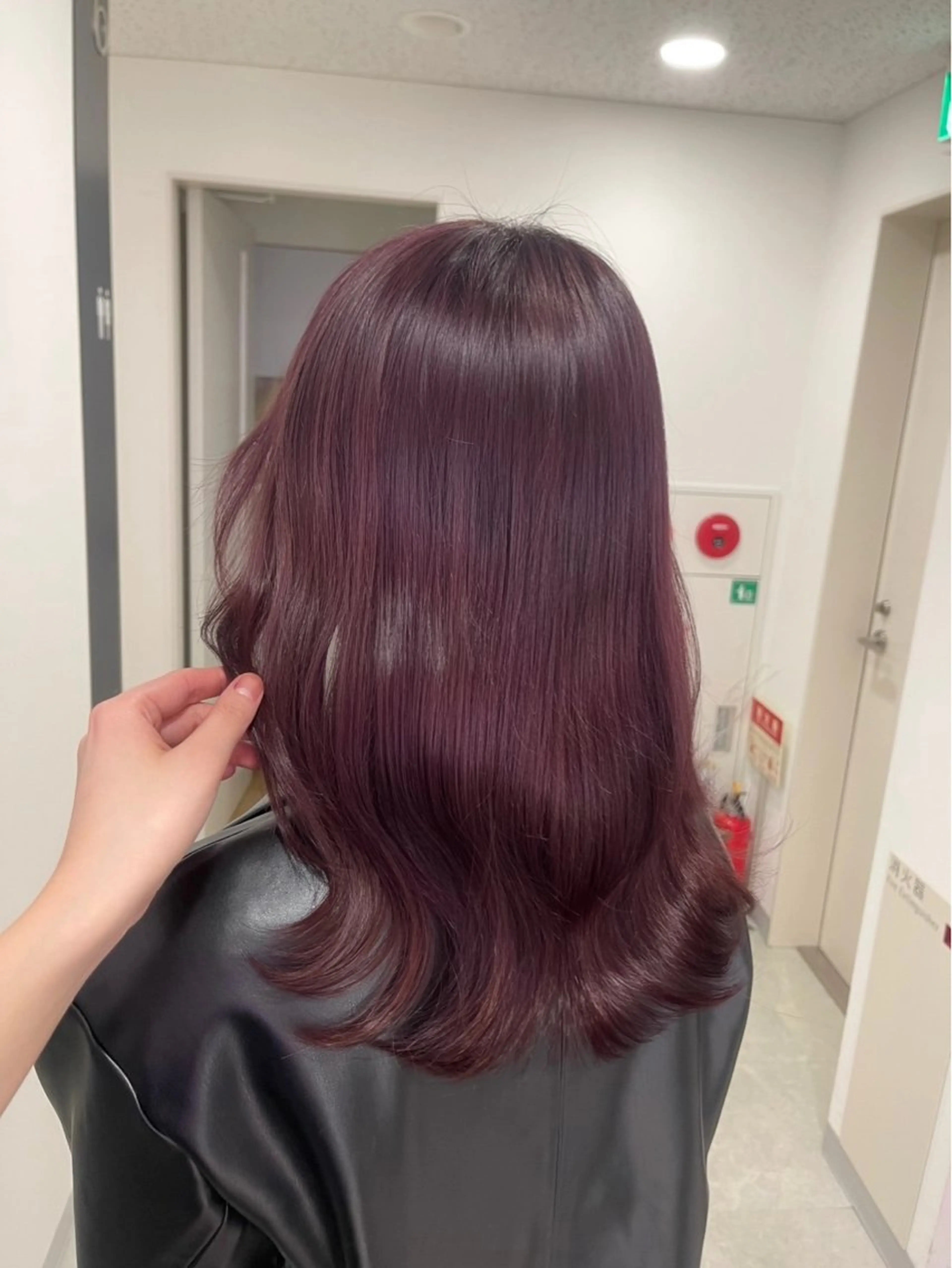 セミロング カラー ラベンダーカラー ラベンダーピンク ピンクカラー Xena ria 衣織/ブリーチカラーのヘアスタイル