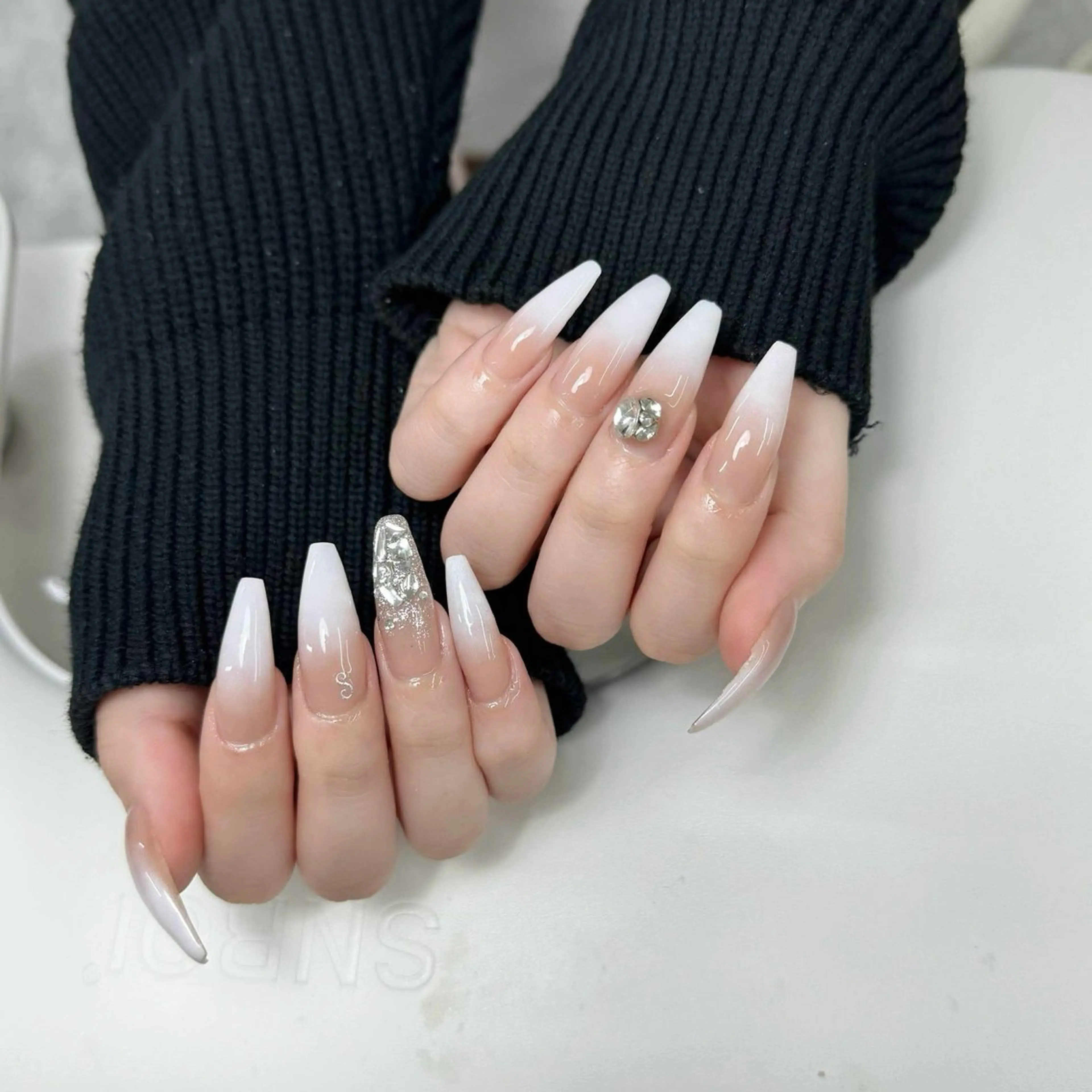 ネイル ハンドネイル ハンドケア モナ& あきのネイルデザイン