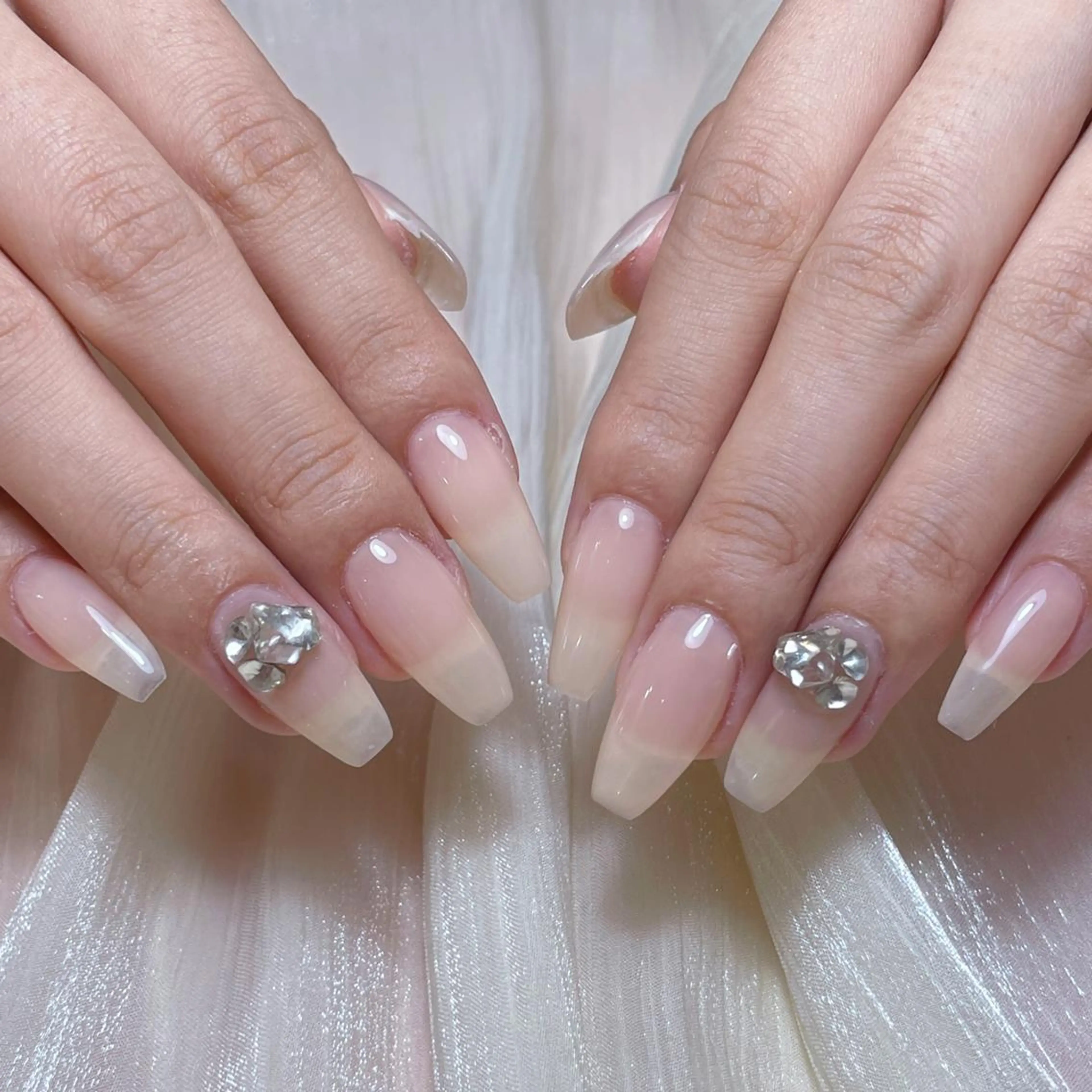 ネイル アートネイル オーロラネイル ガーリー キラキラネイル 韓国ネイル ハンドネイル ハンドケア DIAMOND NailStudioのネイルデザイン