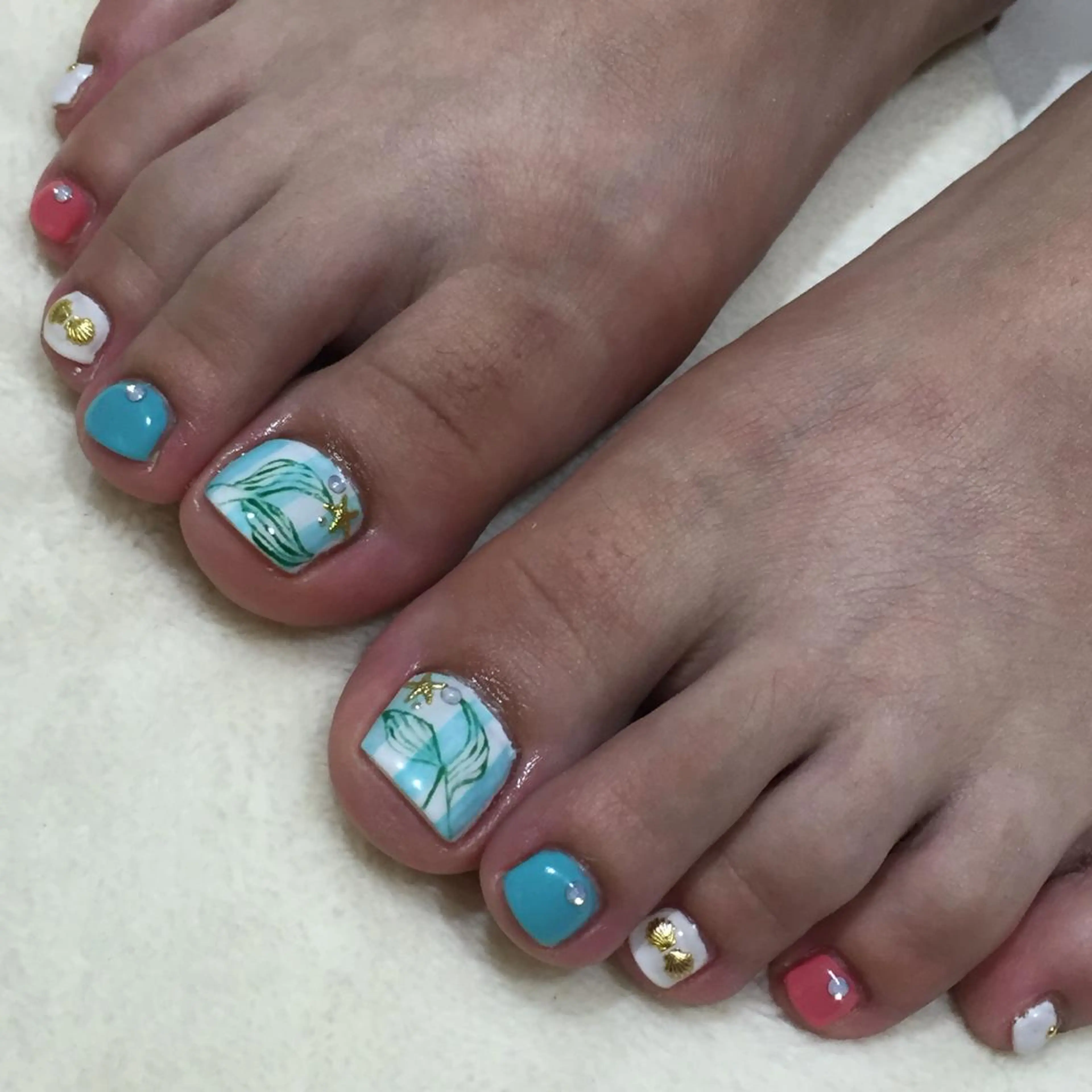 ネイル フットネイル Sympa 𝓜iwako🐰ᩚのネイルデザイン