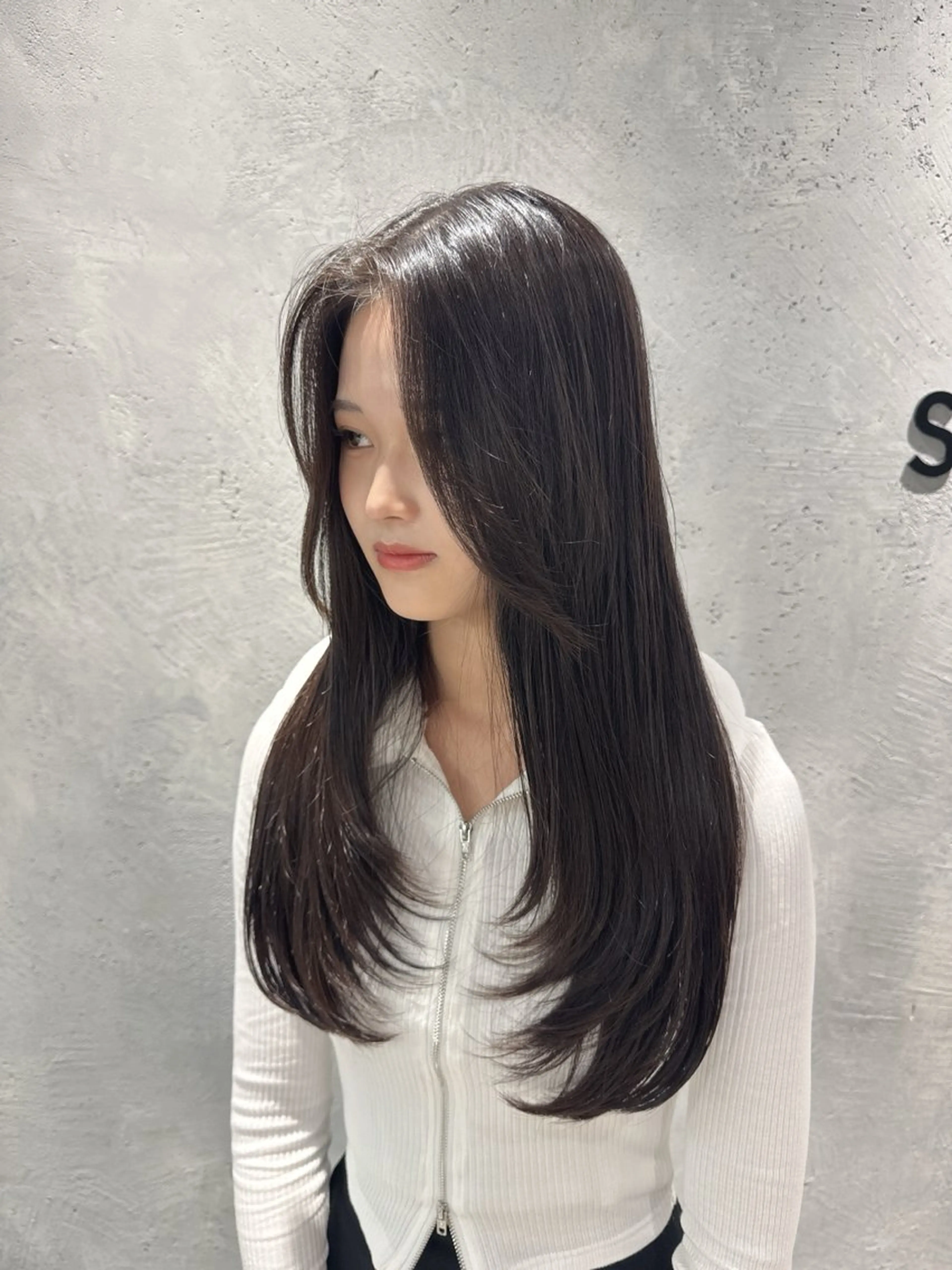 ミディアム 【艶髪×韓国風】 毛流れ職人 RYOのヘアスタイル